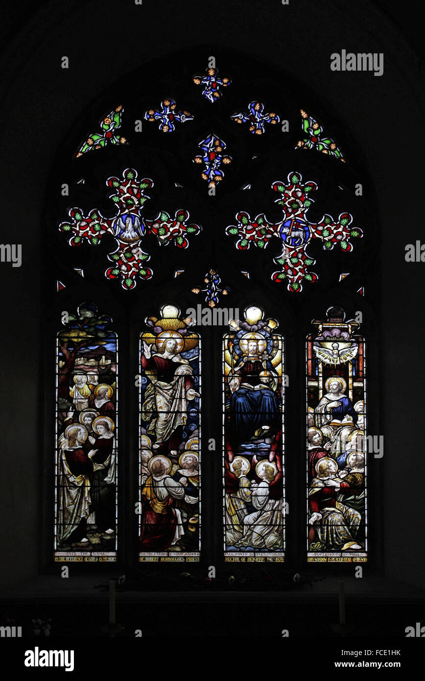 Glasmalerei-Fenster Darstellung Acts Of The Apostles, The Ascension, Christus in Majestät und Pfingsten, All Saints Church, Beighton Stockfoto