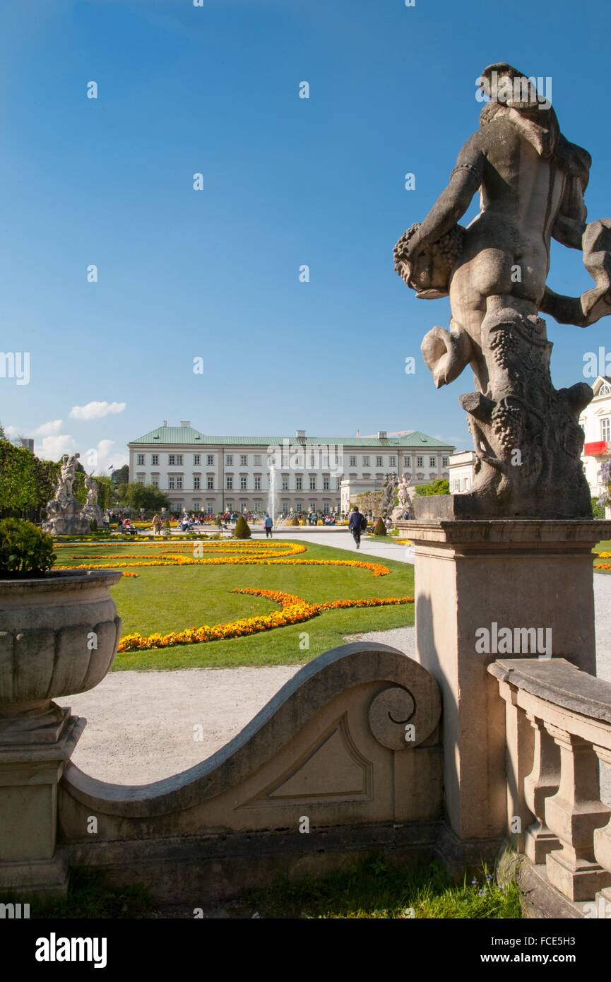 Schloss Mirabell, Mirabell Garten, das historische Zentrum der Stadt Helikopteraufnahmen Stockfoto