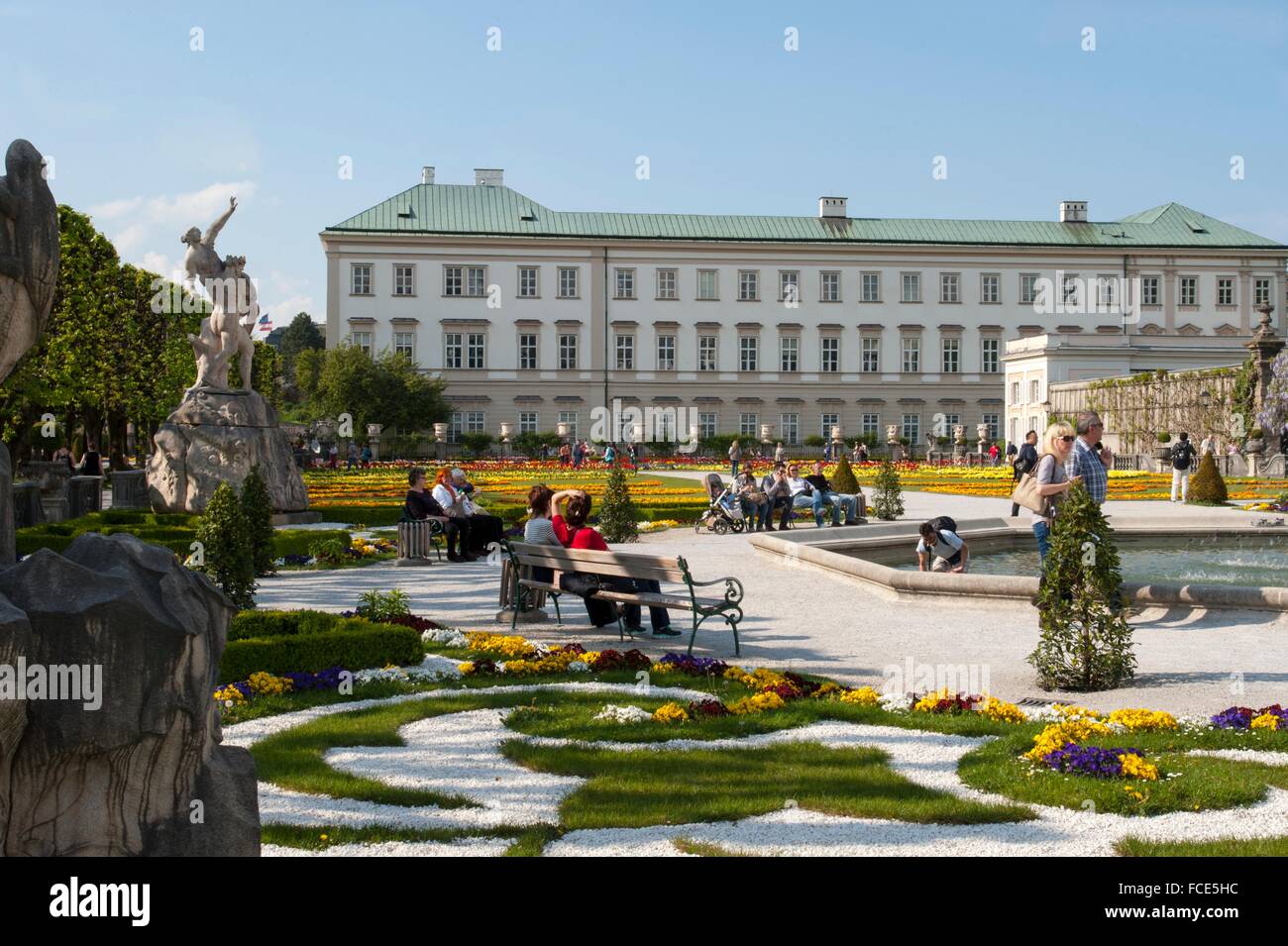 Schloss Mirabell, Mirabell Garten, das historische Zentrum der Stadt Helikopteraufnahmen Stockfoto