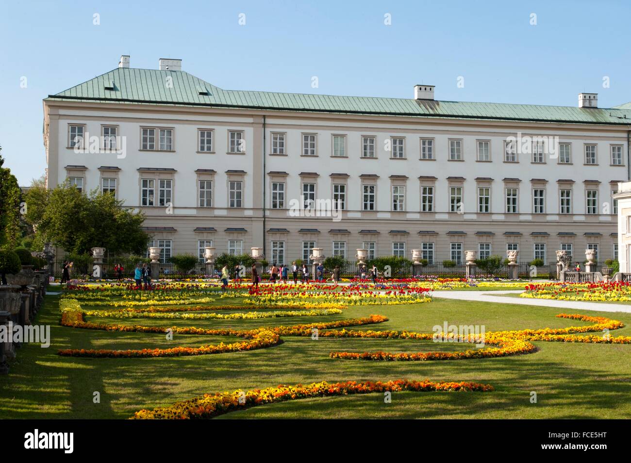 Schloss Mirabell, Mirabell Garten, das historische Zentrum der Stadt Helikopteraufnahmen Stockfoto