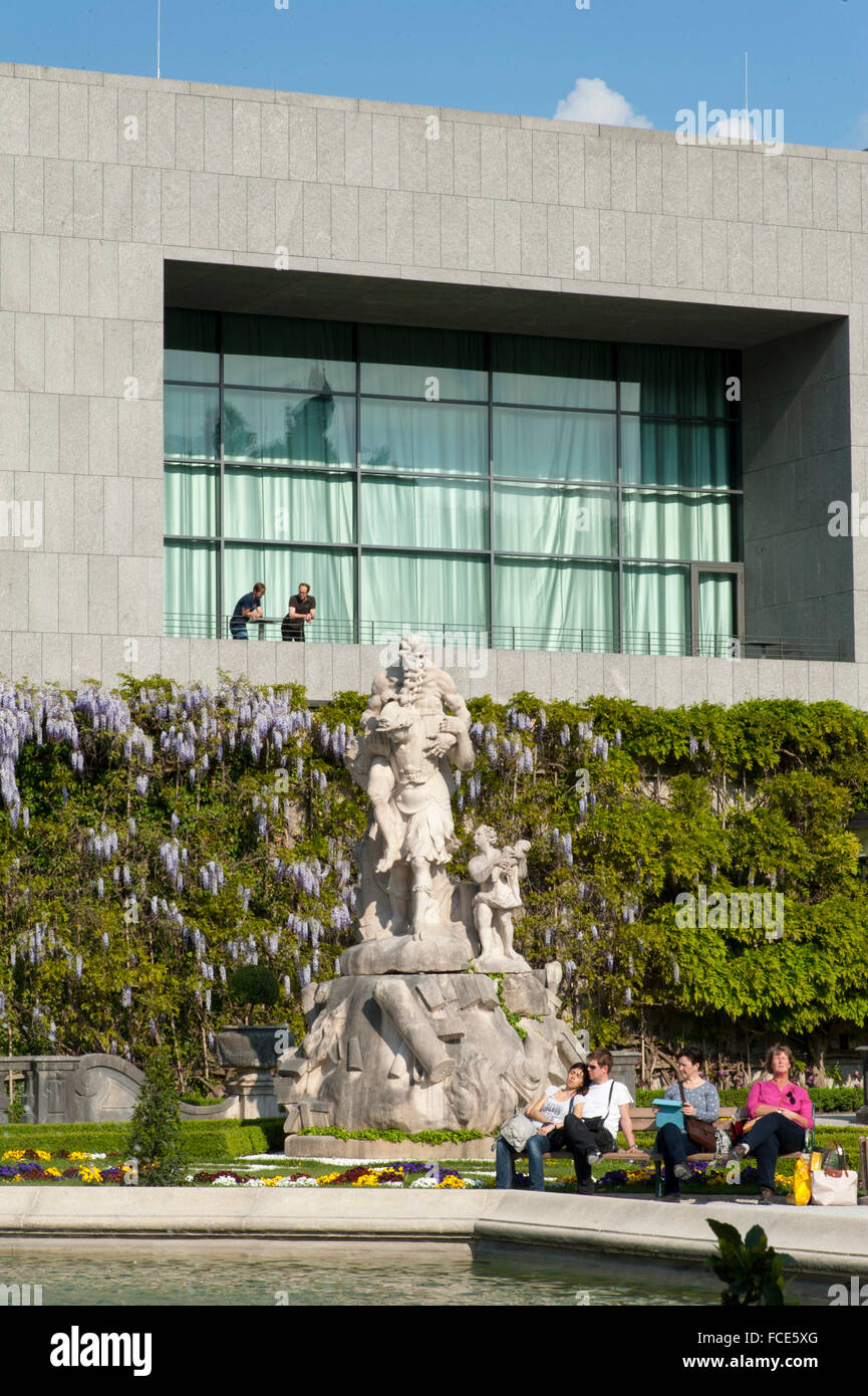 Gebäude der Universität Mozarteum im Mirabell Garten, das historische Zentrum der Stadt Salzburg Stockfoto