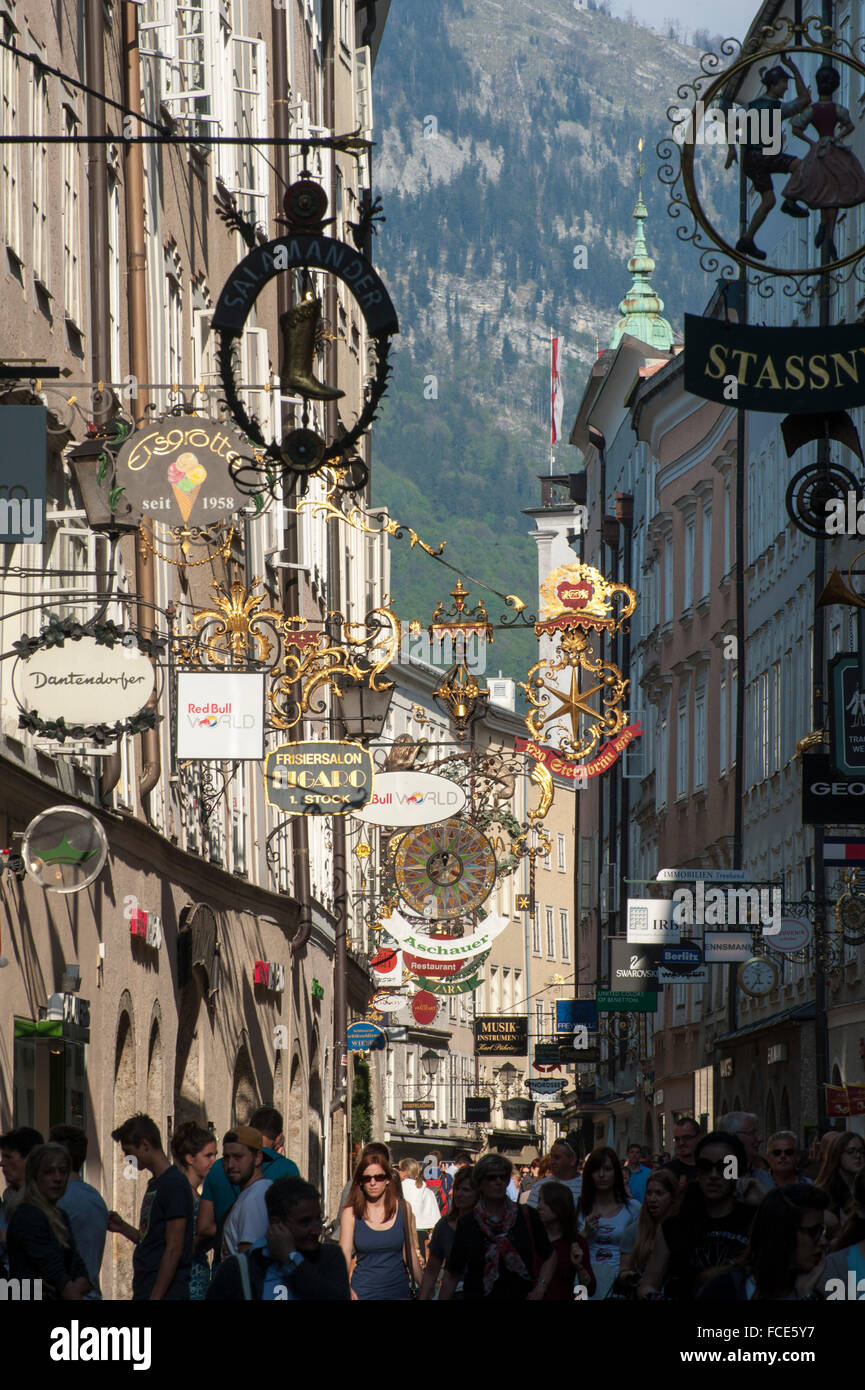 Getreidegasse, das historische Zentrum der Stadt Salzburg, ein UNESCO-Weltkulturerbe, Österreich Stockfoto
