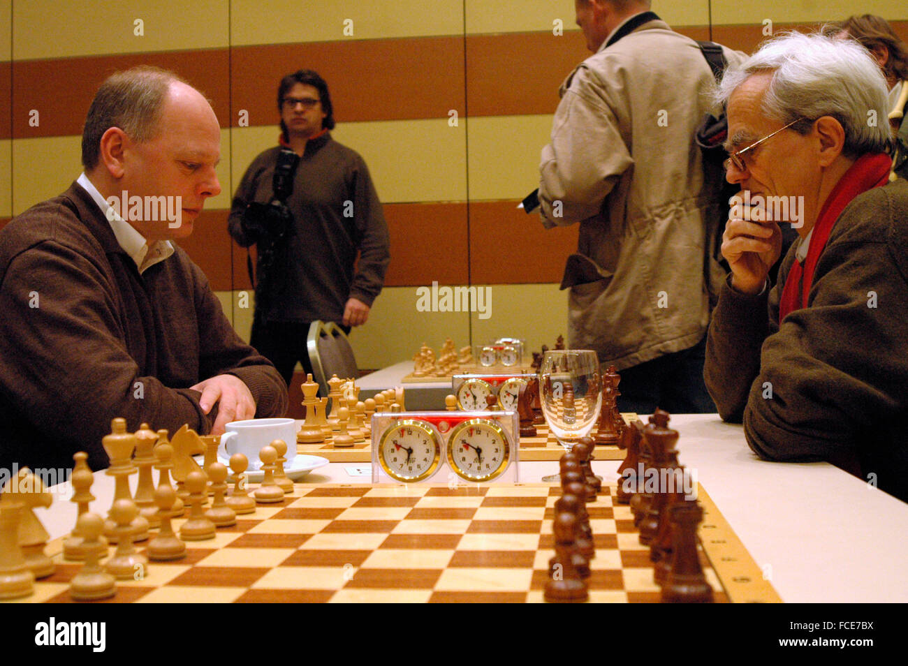 Gruenen-Politiker Hans-Christian Stroebele - 14. Politiker-Schachturnier bin 27. November 2004, Hotel Berlin, Luetzowplatz, Berli Stockfoto