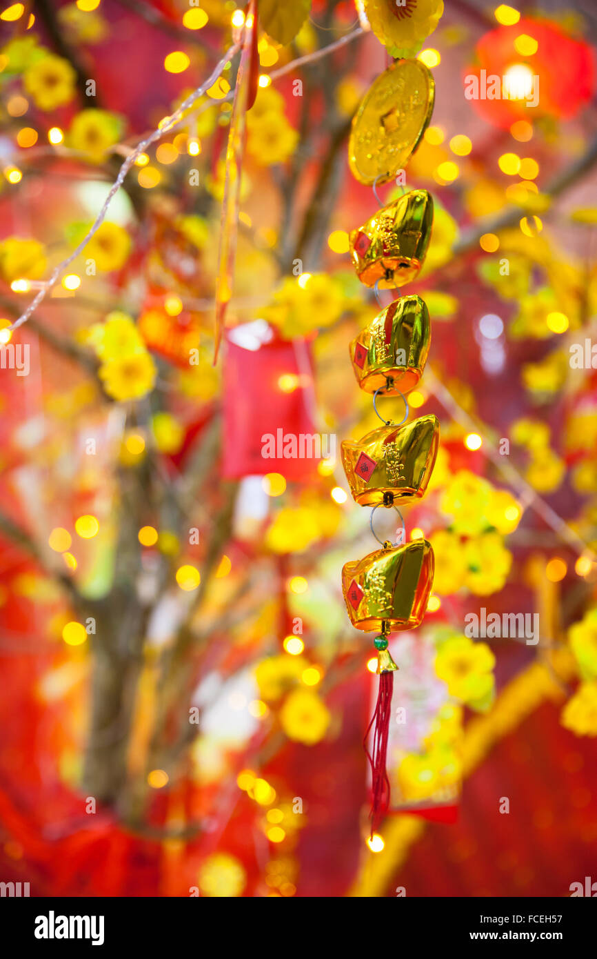 Chinese Lunar New Year ot Tet Dekorationen auf der Straße, Vietnam. Stockfoto