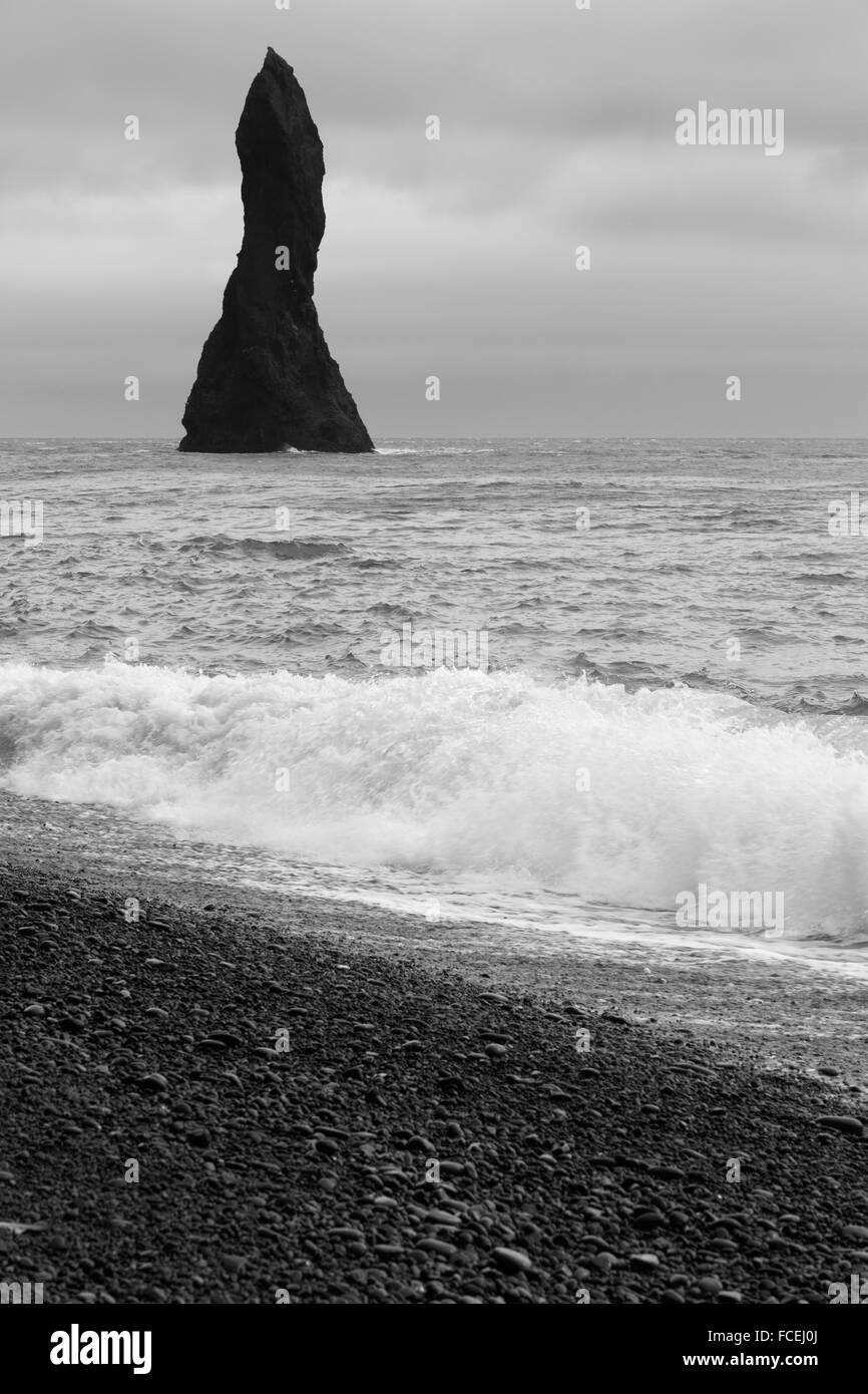 Rock Höhepunkt im Atlantischen Ozean. Island. Stockfoto