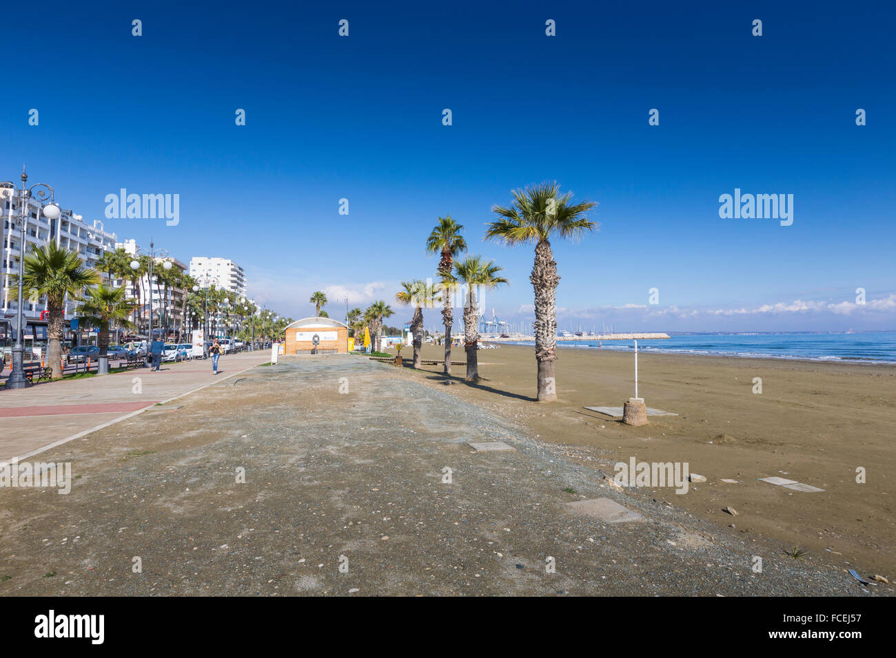 Finikoudes Strand - Stadt Larnaka, Zypern Stockfoto