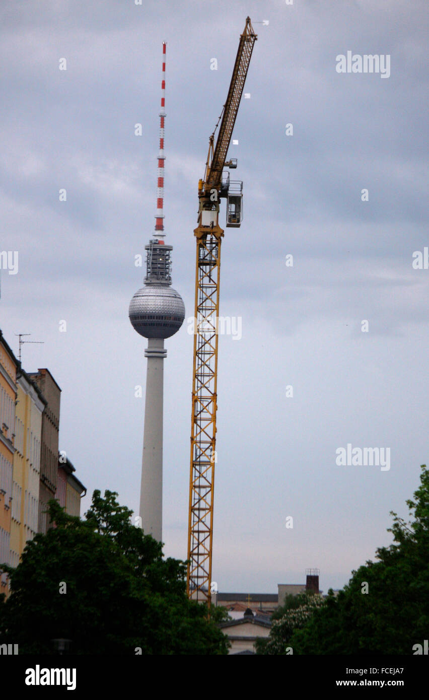 Fernsehturm, Baukran, Berlin-Mitte. Stockfoto