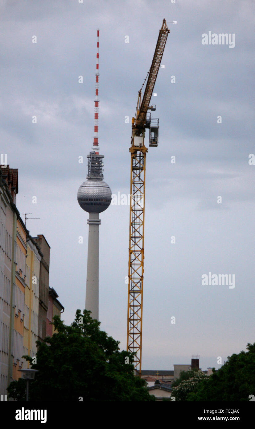 Fernsehturm, Baukran, Berlin-Mitte. Stockfoto