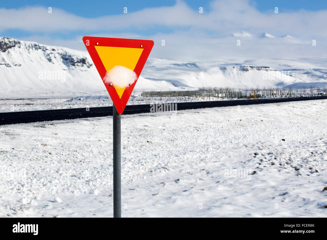 Traffic-Schild an der Straße in Island, Winter Stockfoto