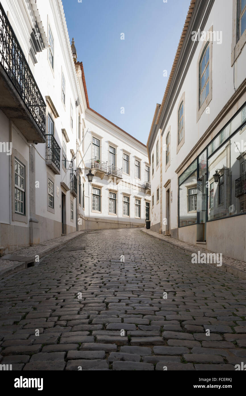 Straße in der historischen Altstadt von Faro an der Algarve, Portugal Stockfoto