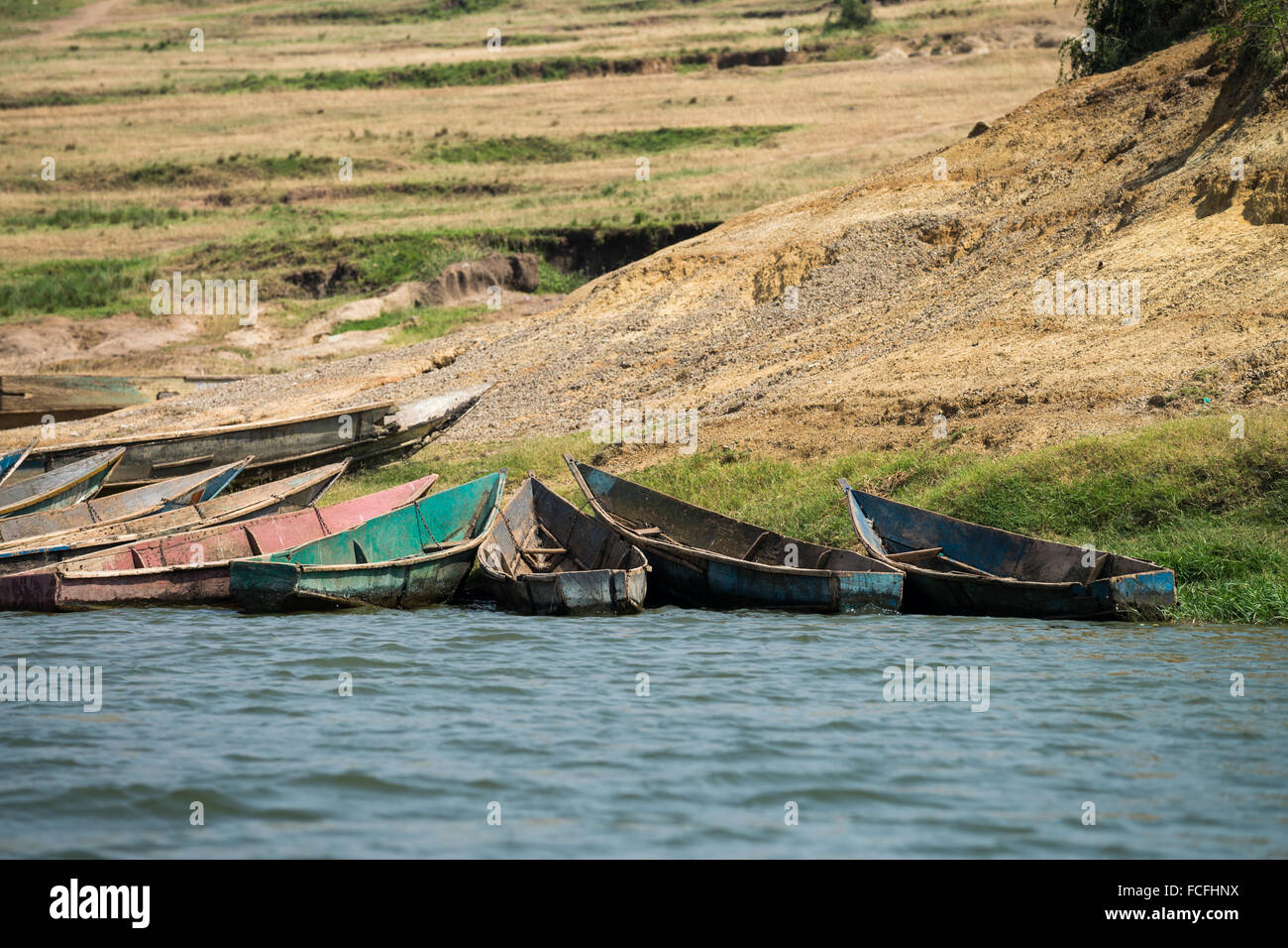 Boote am Ufer von der Hütte Kanal, Queen Elizabeth National Park, Uganda, Ostafrika Stockfoto