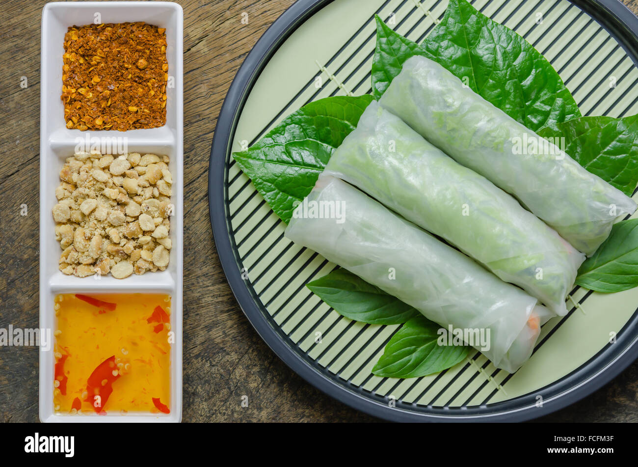 Draufsicht frische Frühlingsrolle, vietnamesisches Essen. Stockfoto