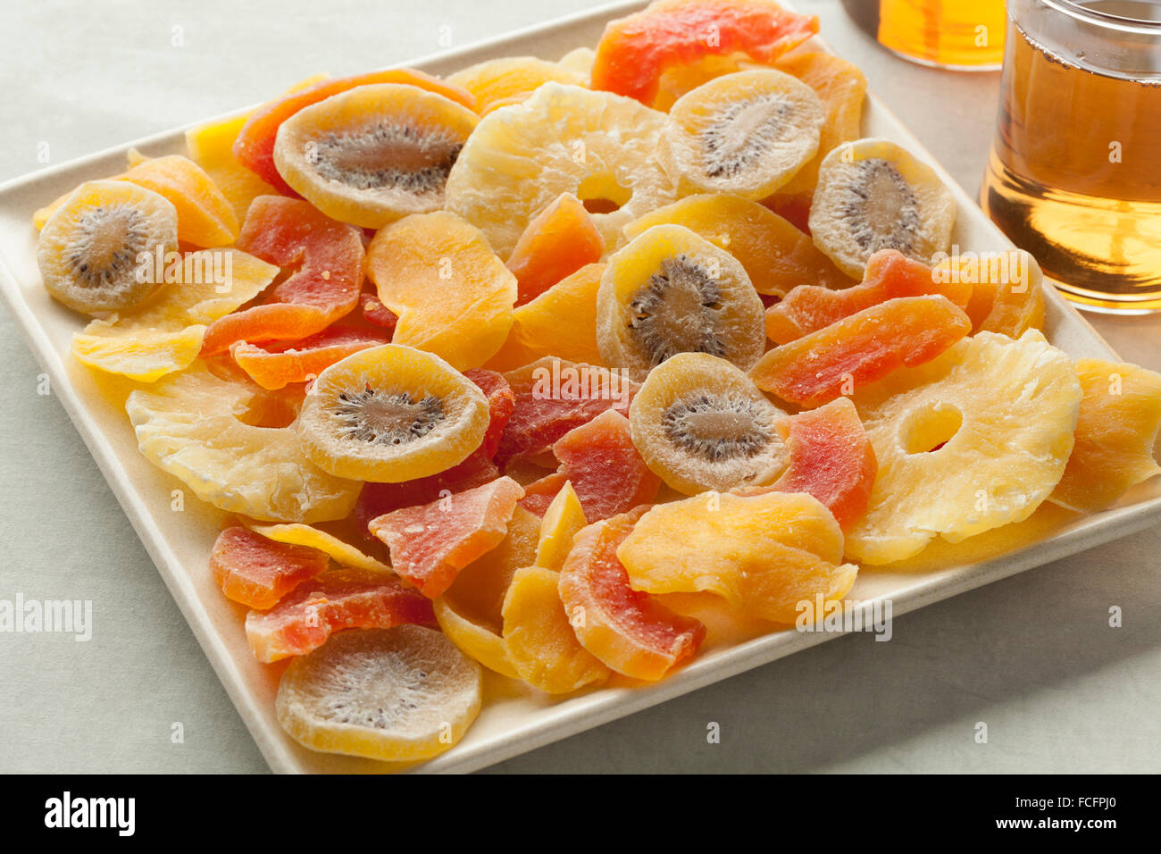 Getrockneten und kandierten Früchten als Snack mit Tee Stockfoto