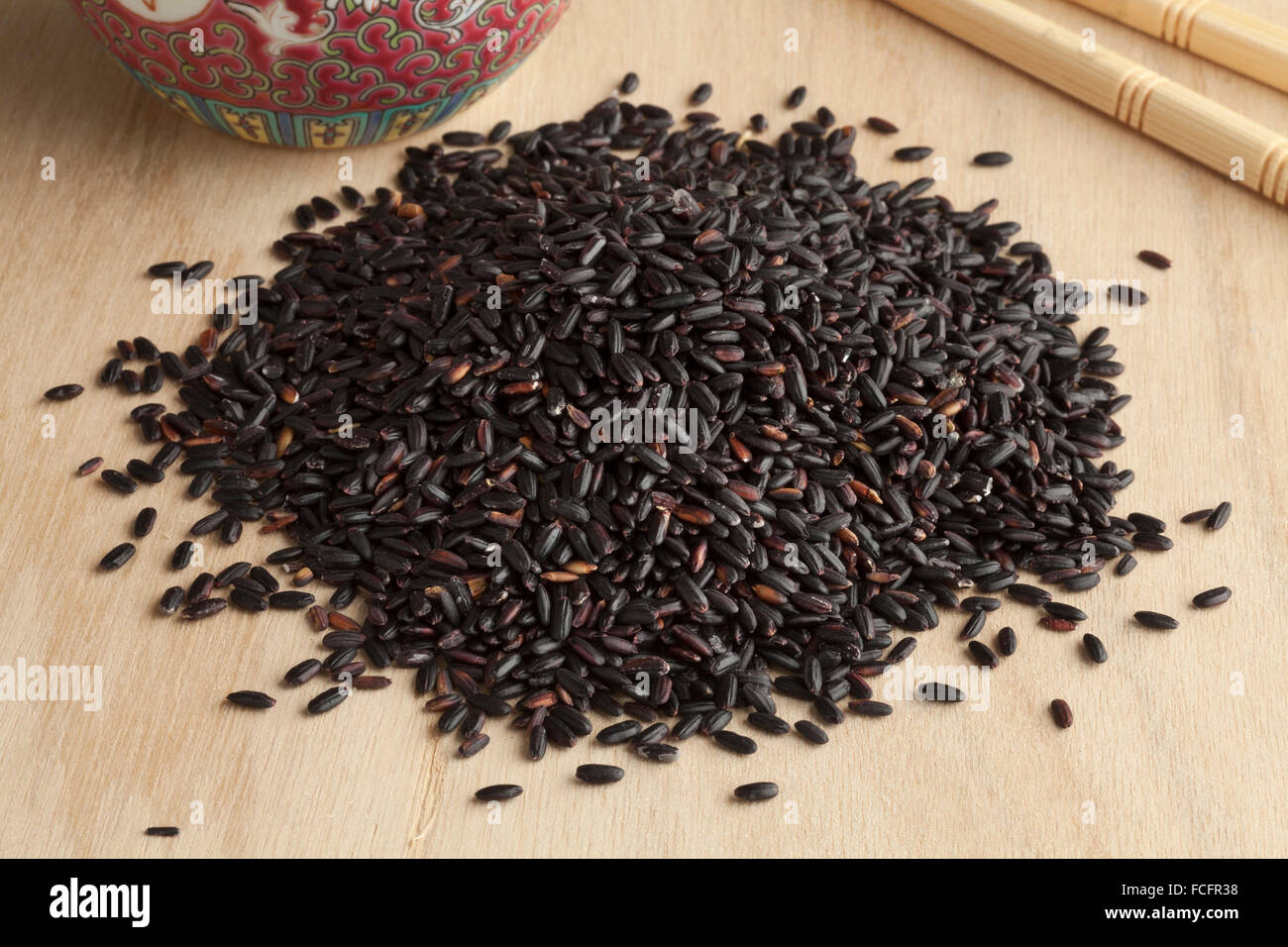 Haufen von raw schwarz Arborio-Reis Stockfoto