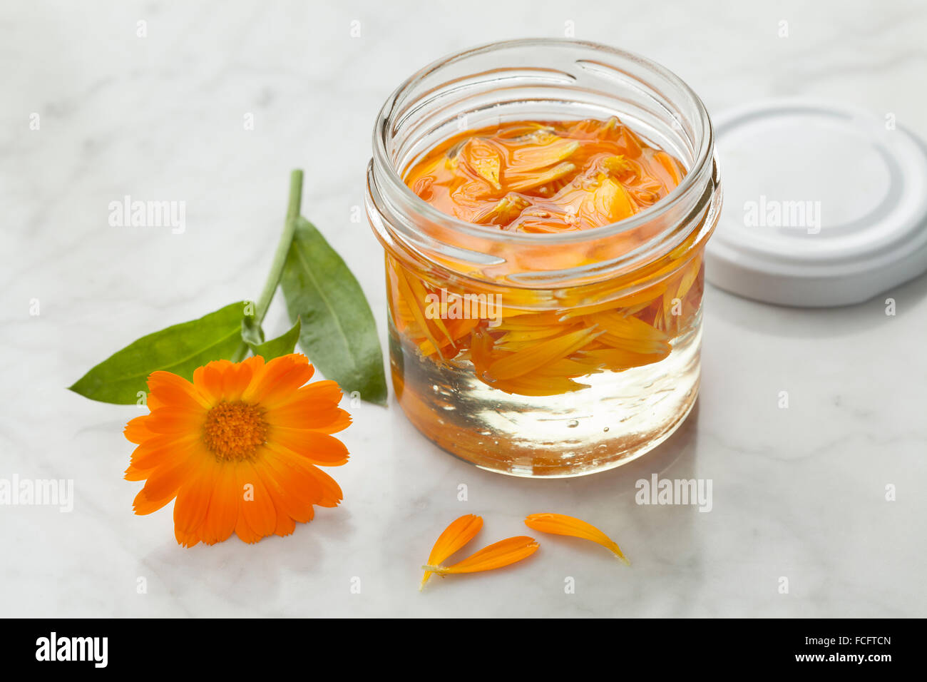 Ringelblume-Öl für die kosmetische Anwendung Stockfoto