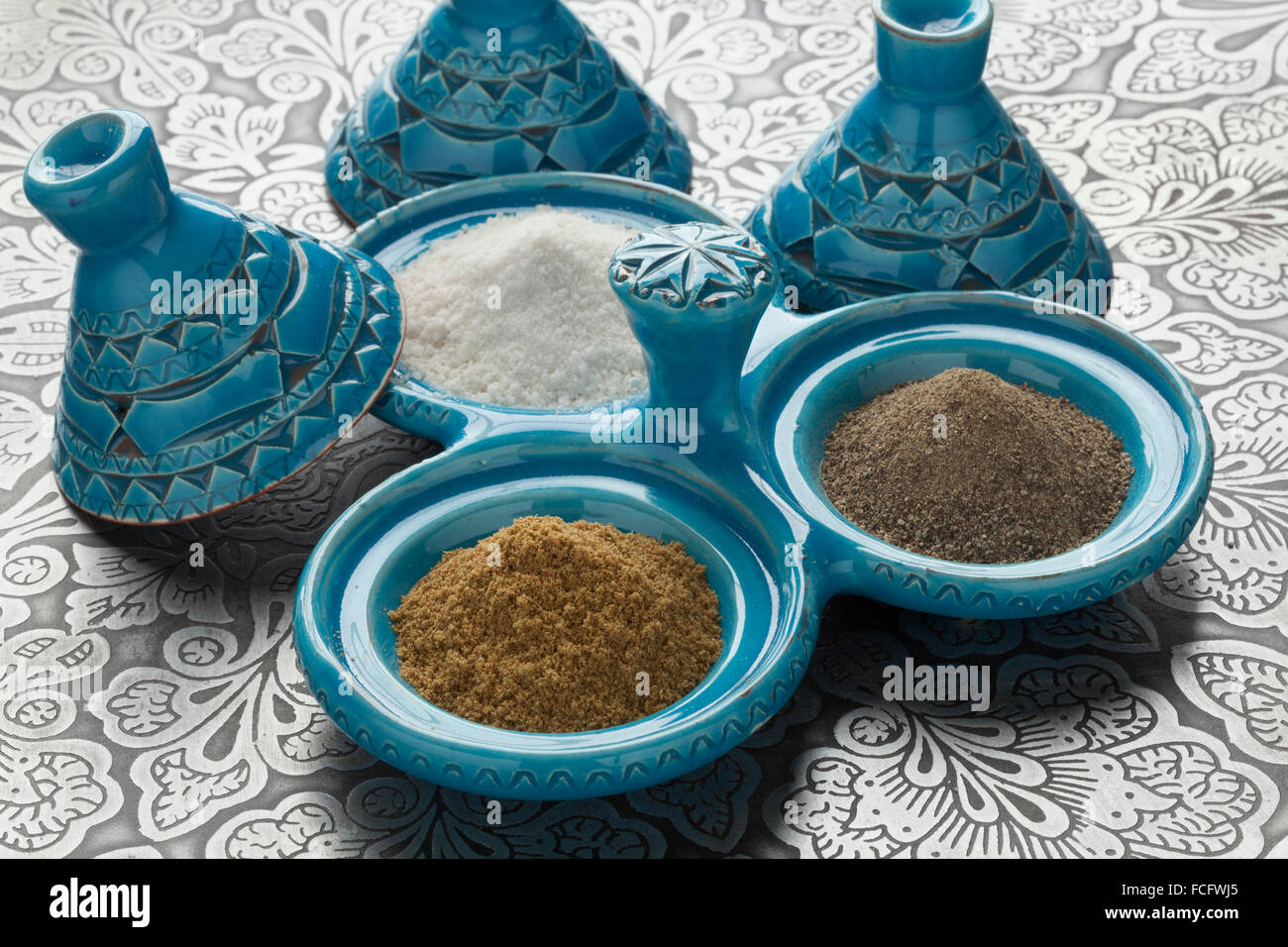 Traditionelle marokkanische Pfeffer, Salz und Kümmel Schüssel Stockfoto