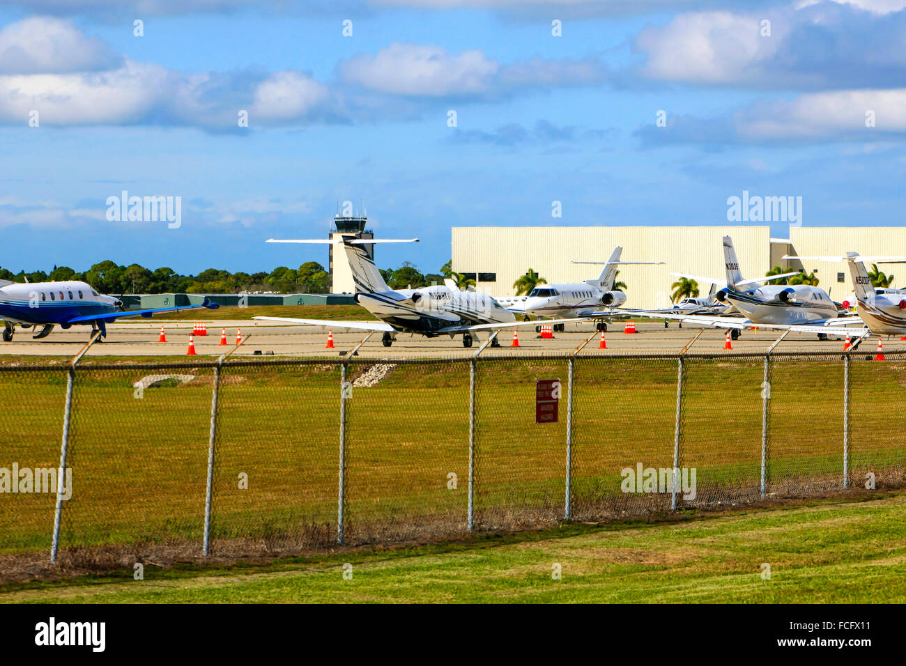 Corporate Jet-Flugzeugen auf die geschäftliche Seite der Flughafen Sarasota in Florida Stockfoto