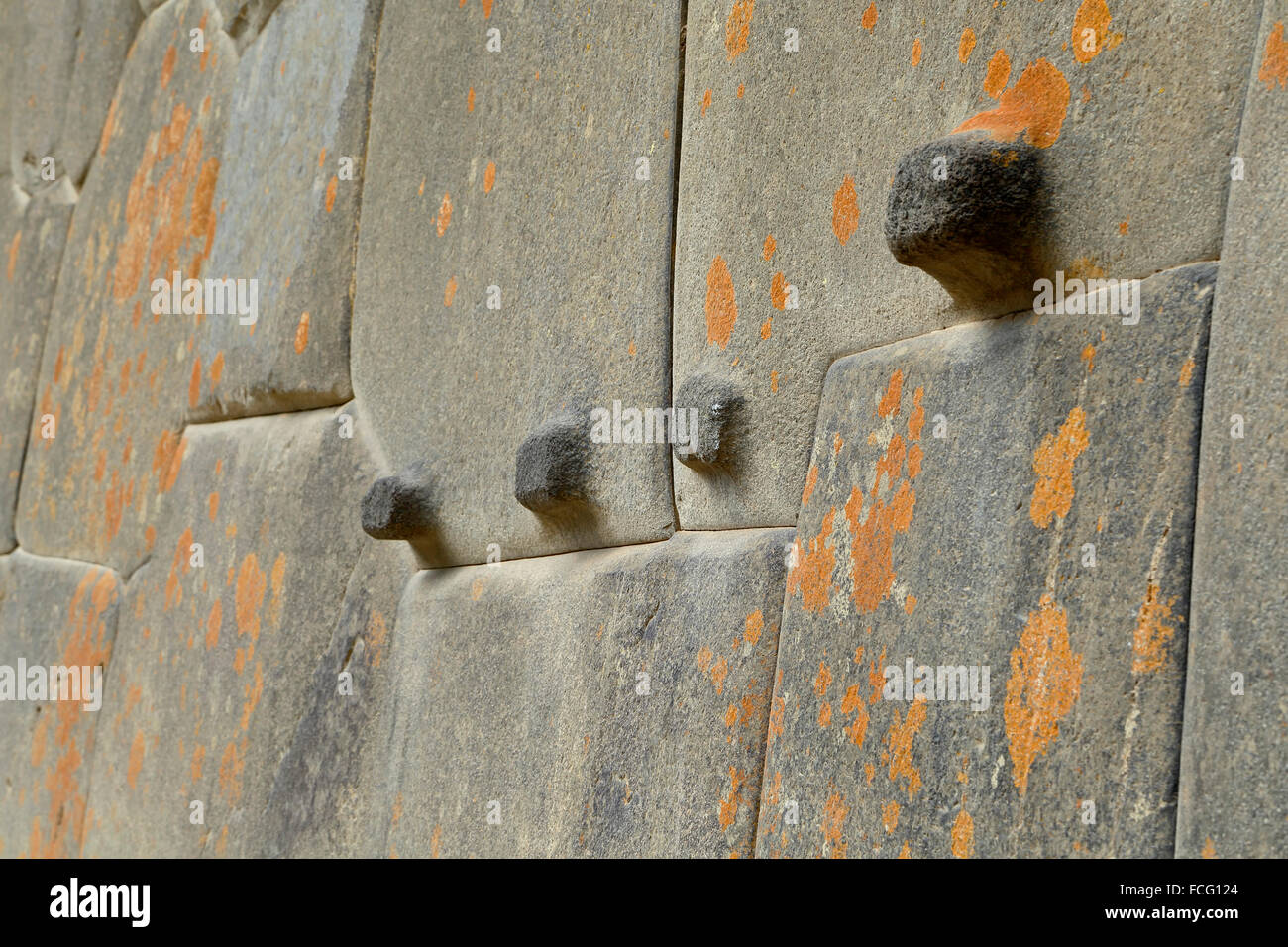 Überstehenden Stein Griffe, Sektor der zehn Nischen Inkaruinen Ollantaytambo, Ollantaytambo, Urubamba, Cusco, Peru Stockfoto