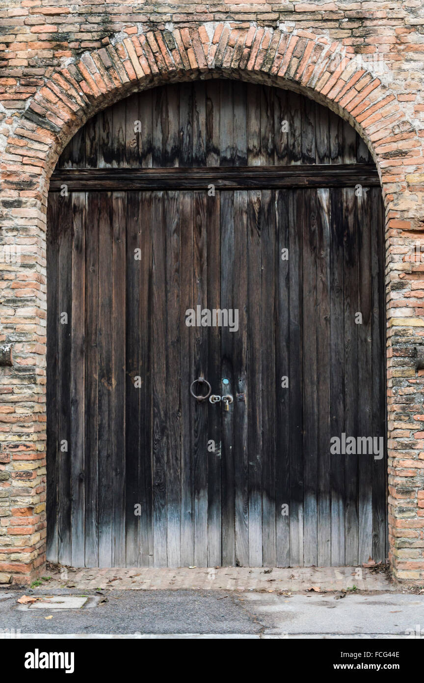 Alte große Holztür Stockfoto