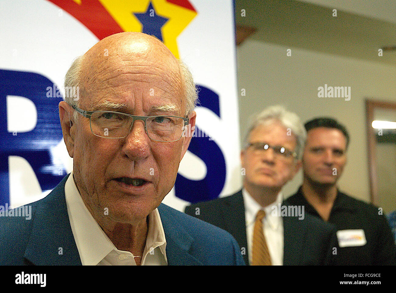 Wichita, Kansas, USA, 9. Oktober 2014 Senator Pat Roberts ist heute 9. Oktober 2014 Senatoren Ted Cruz und Tom Coburn bei Rallye in WIchita eine Zwangspause einlegen. Senator Roberts ist in einem engen Rennen gegen unabhängige Greg Orman. Bildnachweis: Mark Reinstein Stockfoto