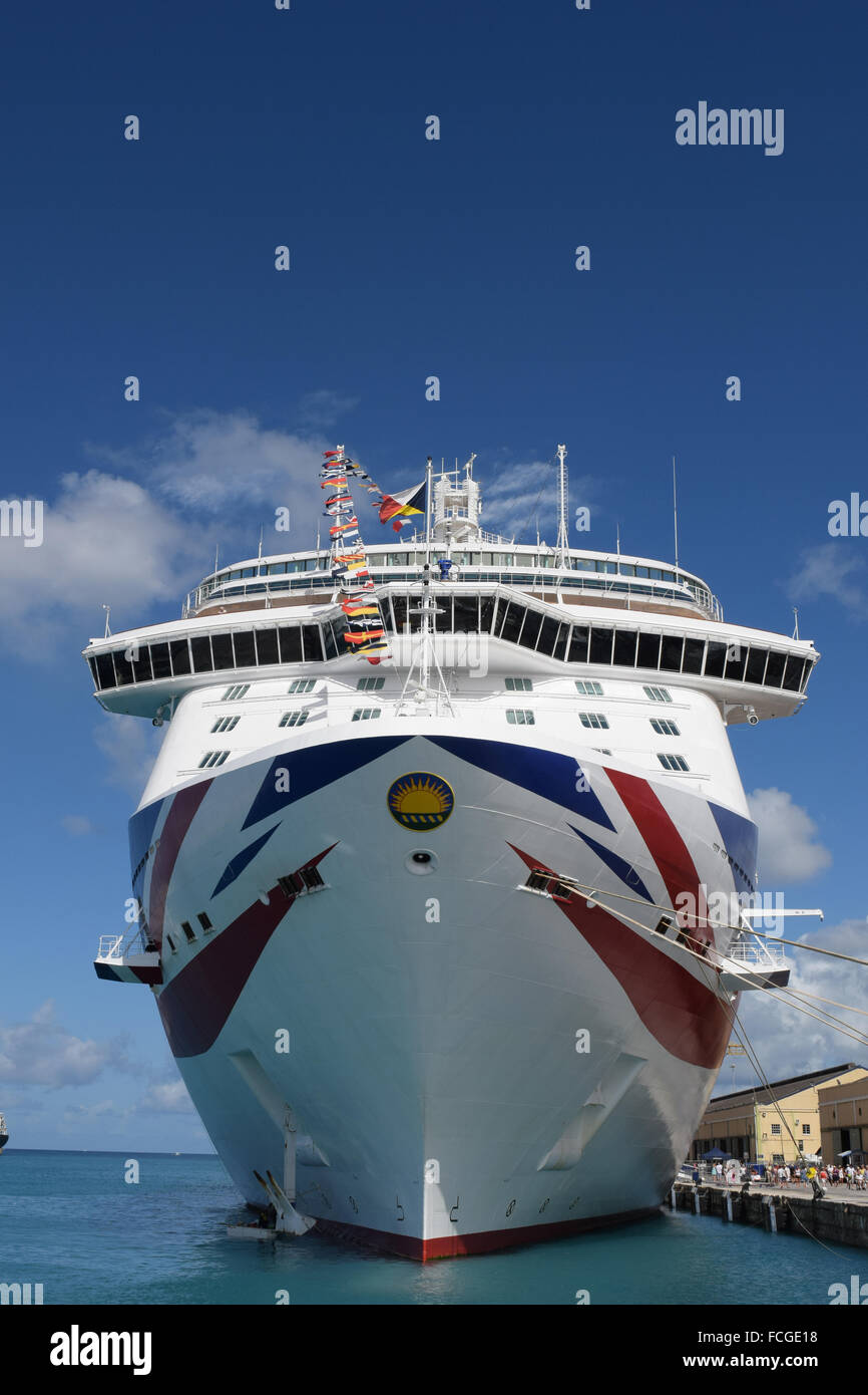 P & O Kreuzfahrtschiff Britannia in Bridgetown Barbados West Indies Karibik Stockfoto