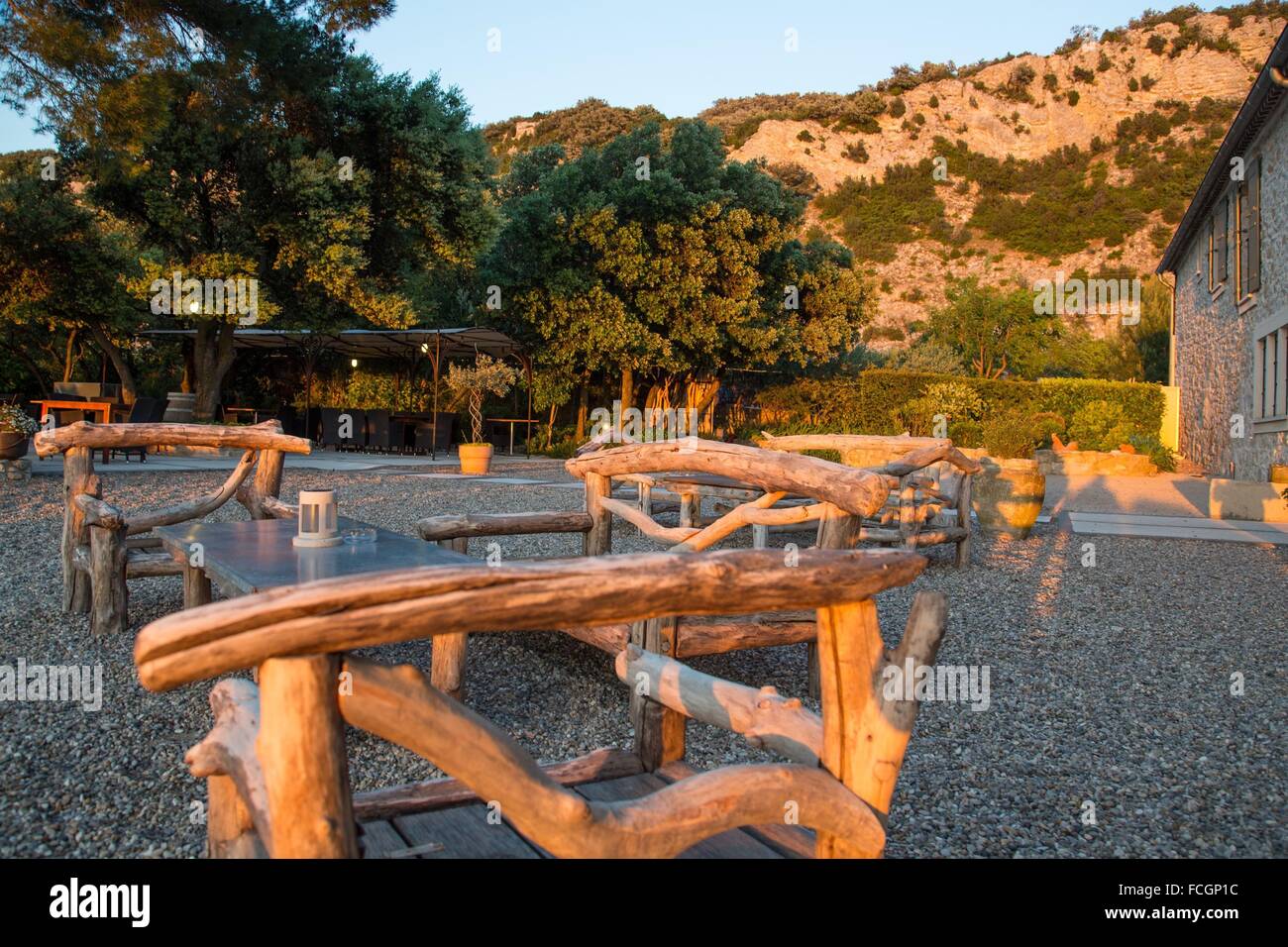 RESTAURANT 'ENTRE VIGNE ET GARRIGUE', PUJAUT, GARD (30), LANGUEDOC-ROUSSILLON, FRANKREICH Stockfoto