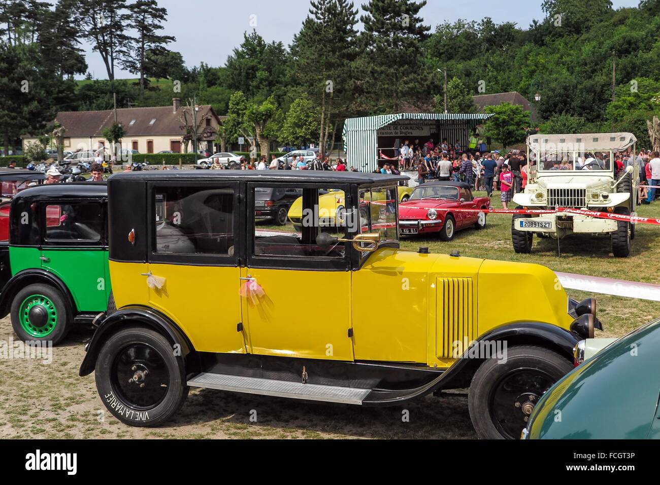 AUSSTELLUNG VON ALTEN AUTOS, RUGLES, (27) EURE, FRANKREICH Stockfoto