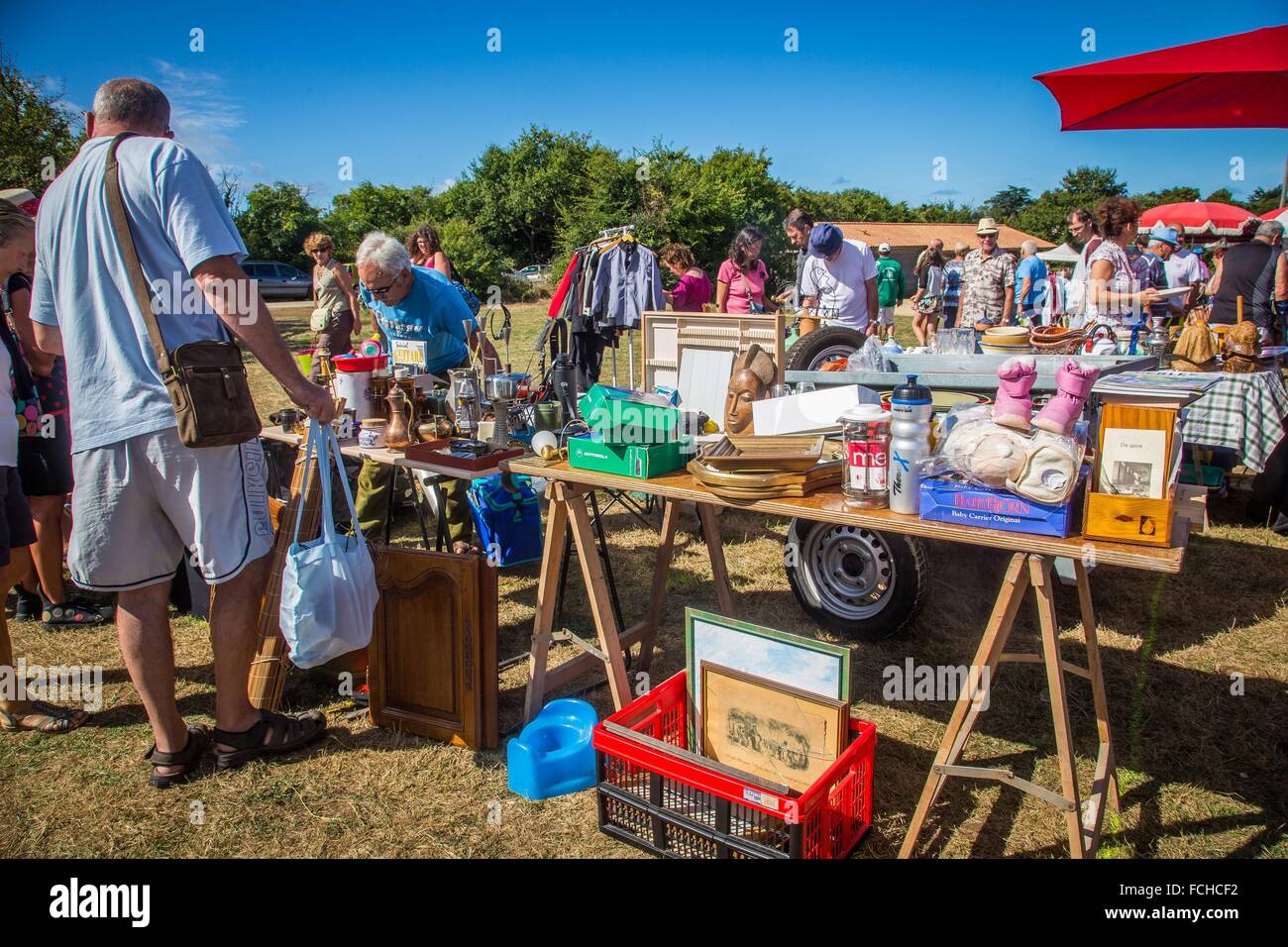 ABBILDUNG GEBRAUCHTWAREN MARKT, BRETIGNOLLES SUR MER, VENDEE (85), PAYS DE LA LOIRE, FRANKREICH Stockfoto