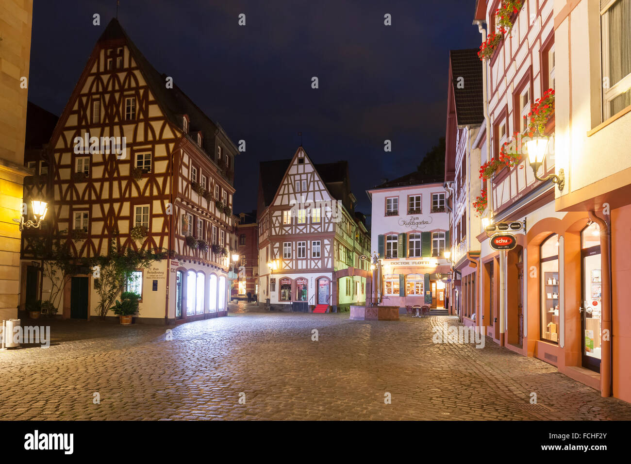 Deutschland Rheinland-Pfalz Mainz Kirschgarten Square Half-timbered Haus in der Nacht Stockfoto