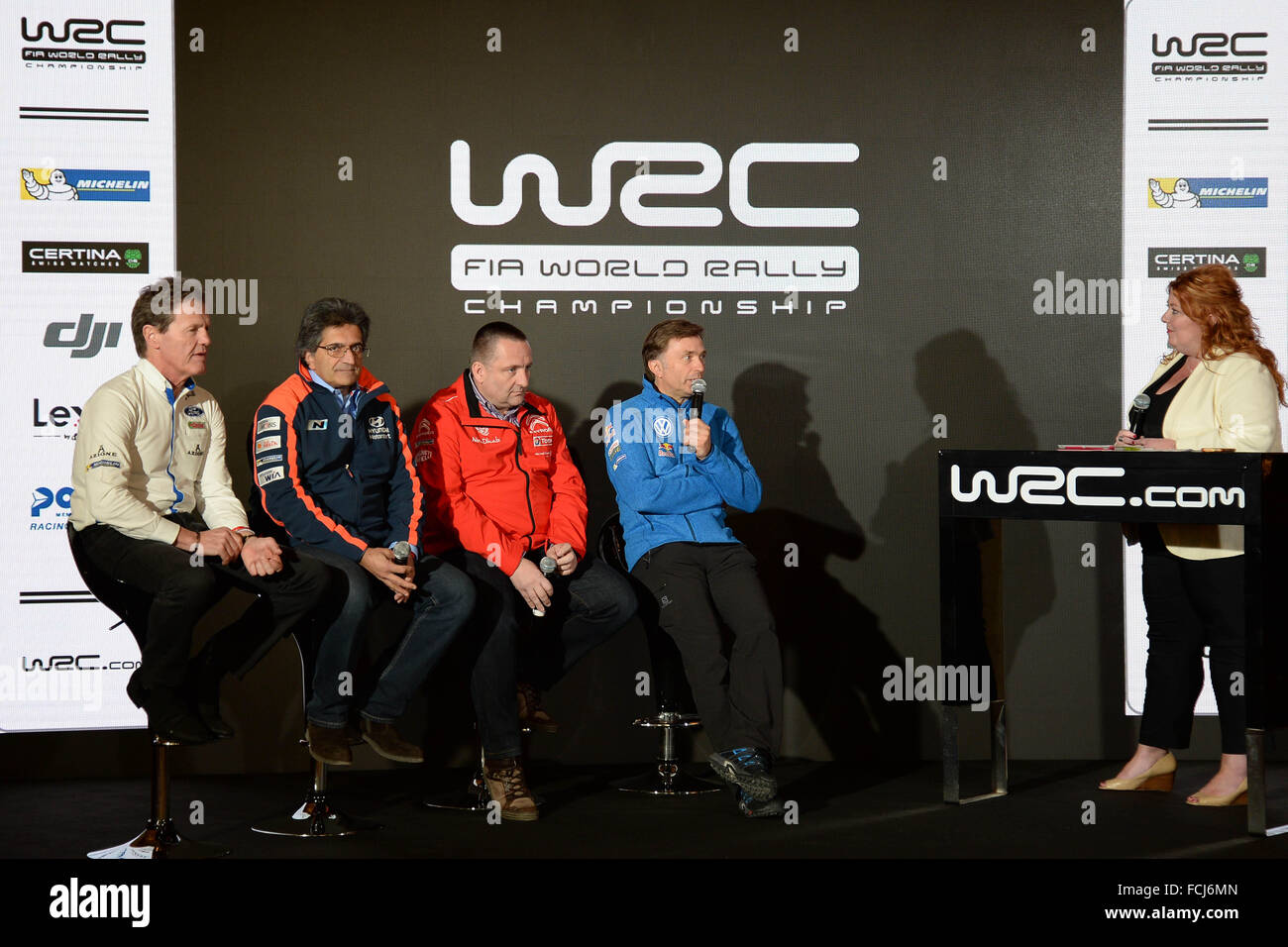 Monte Carlo, Monaco. 21. Januar 2016. Die Rallye Monte Carlo 2016. Die Präsentation der Autos und Fahrer in Monaco. Malcolm Wilson, Michel Nandan, Yves Matton und Joest Capito interviewt Credit: Action Plus Sport/Alamy Live News Stockfoto