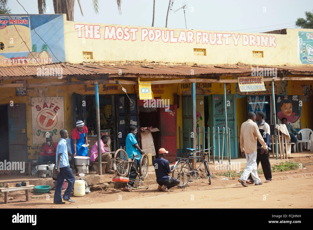Beschäftigt Straßenszene in Busia, Uganda, Bordertown zwischen Uganda und Kenia. Stockfoto