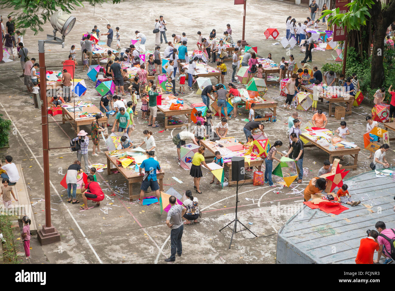 ZHONGSHAN GUANGDONG CHINA-SEP 20,2015: Familien, Laternen für chinesischen Mittherbstfest am September 20,2015 in Zhongshan, Gua Stockfoto