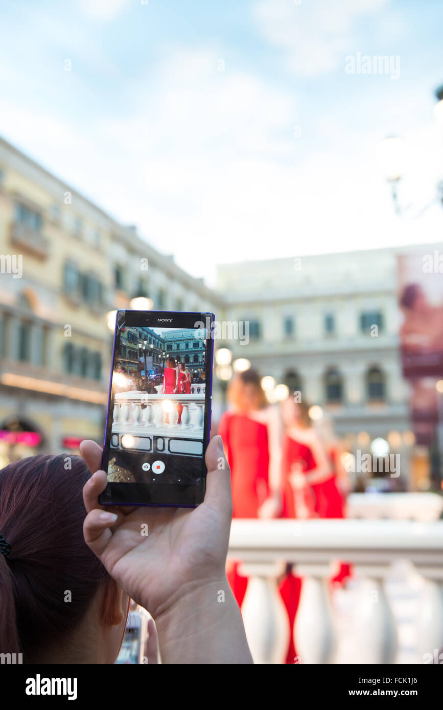 Macao, China - 25 Juni, 2015:People gerade eine live Show aufnehmen von Fotos und Videos im Venetian Hotel, Macao am 25. Juni 2015. Die Stockfoto