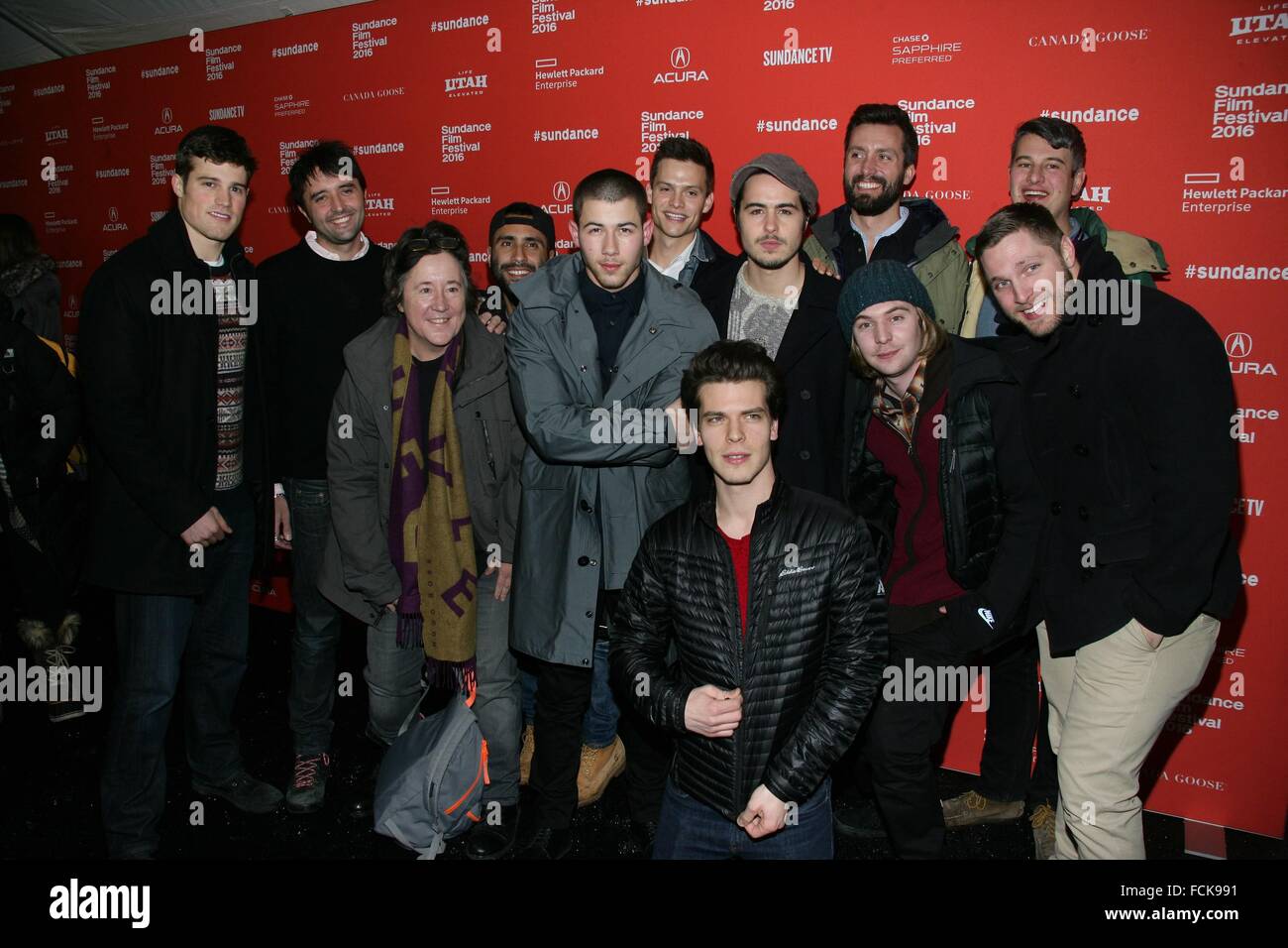 Park City, UT, USA. 22. Januar 2016. Jake Kommissionierung, Andrew Neel, Christine Vachon (Produzent), Gast, Nick Jonas, Austin Lyon, Ben Schnetzer, Ethan Palmer, Danny Flaherty, Mike Roberts, Brock Yurich im Ankunftsbereich für Ziege Premiere beim Sundance Film Festival 2016, Library Center Theatre, Park City, UT 22. Januar 2016. Bildnachweis: James Atoa/Everett Collection/Alamy Live-Nachrichten Stockfoto