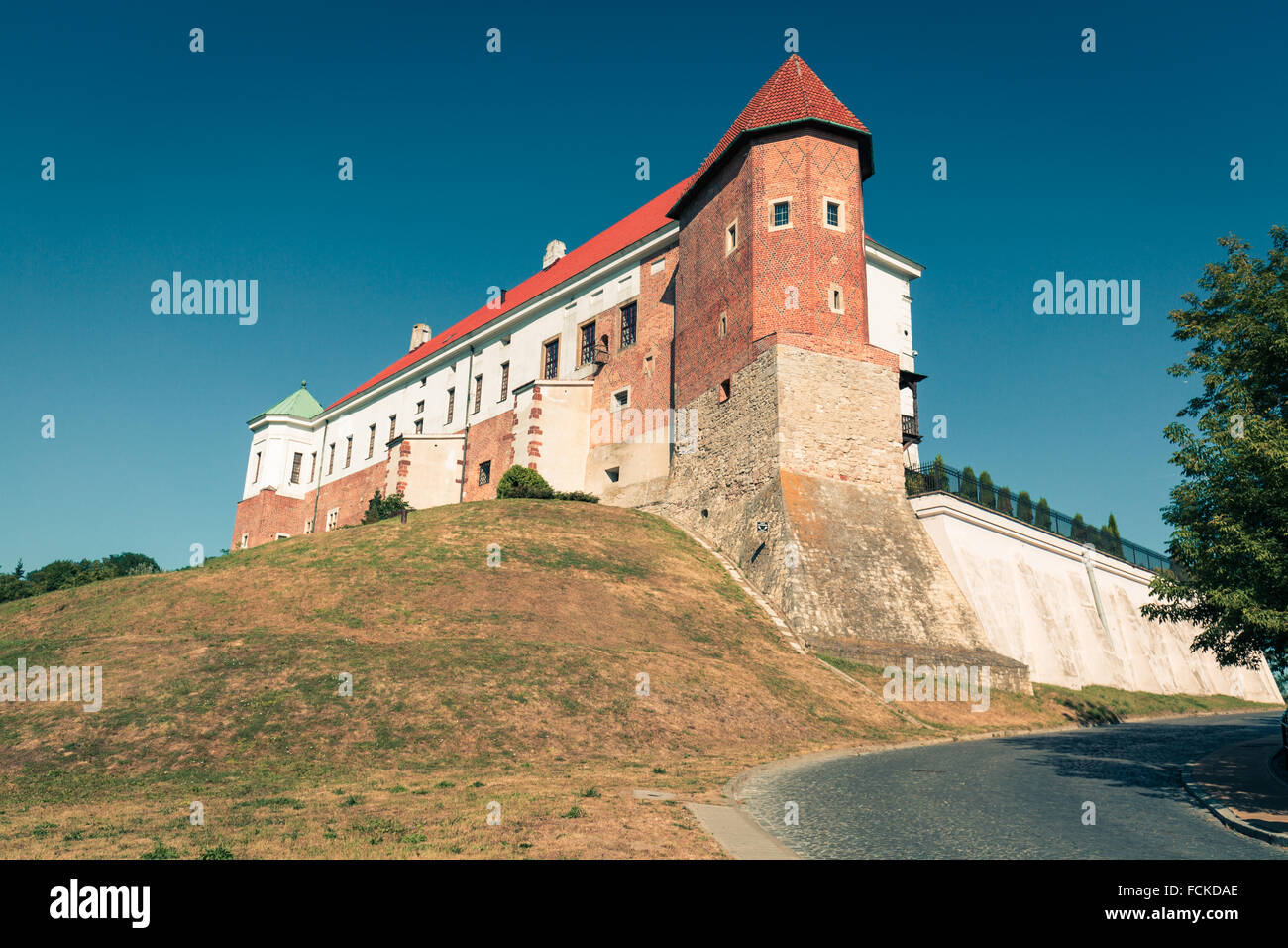 Altes Schloss aus dem 14. Jahrhundert in Sandomierz liegt Weichsel - die längste und größte in Polen. Stockfoto