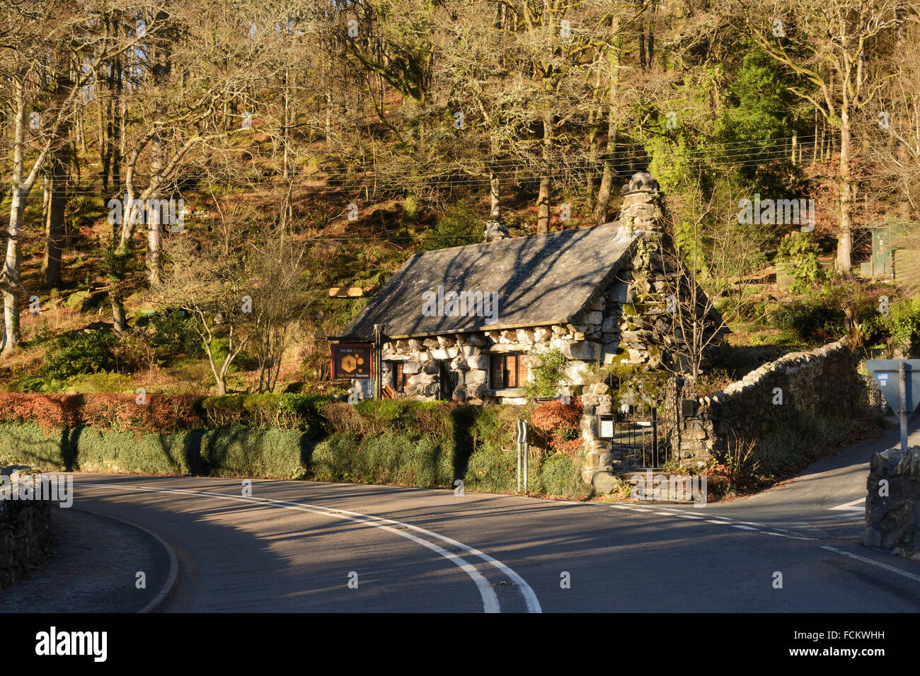 Ty Hyll, hässliches Haus auf die wichtigsten A5 von London nach Holyhead Road bei Capel Curig, Gwynedd. Stockfoto