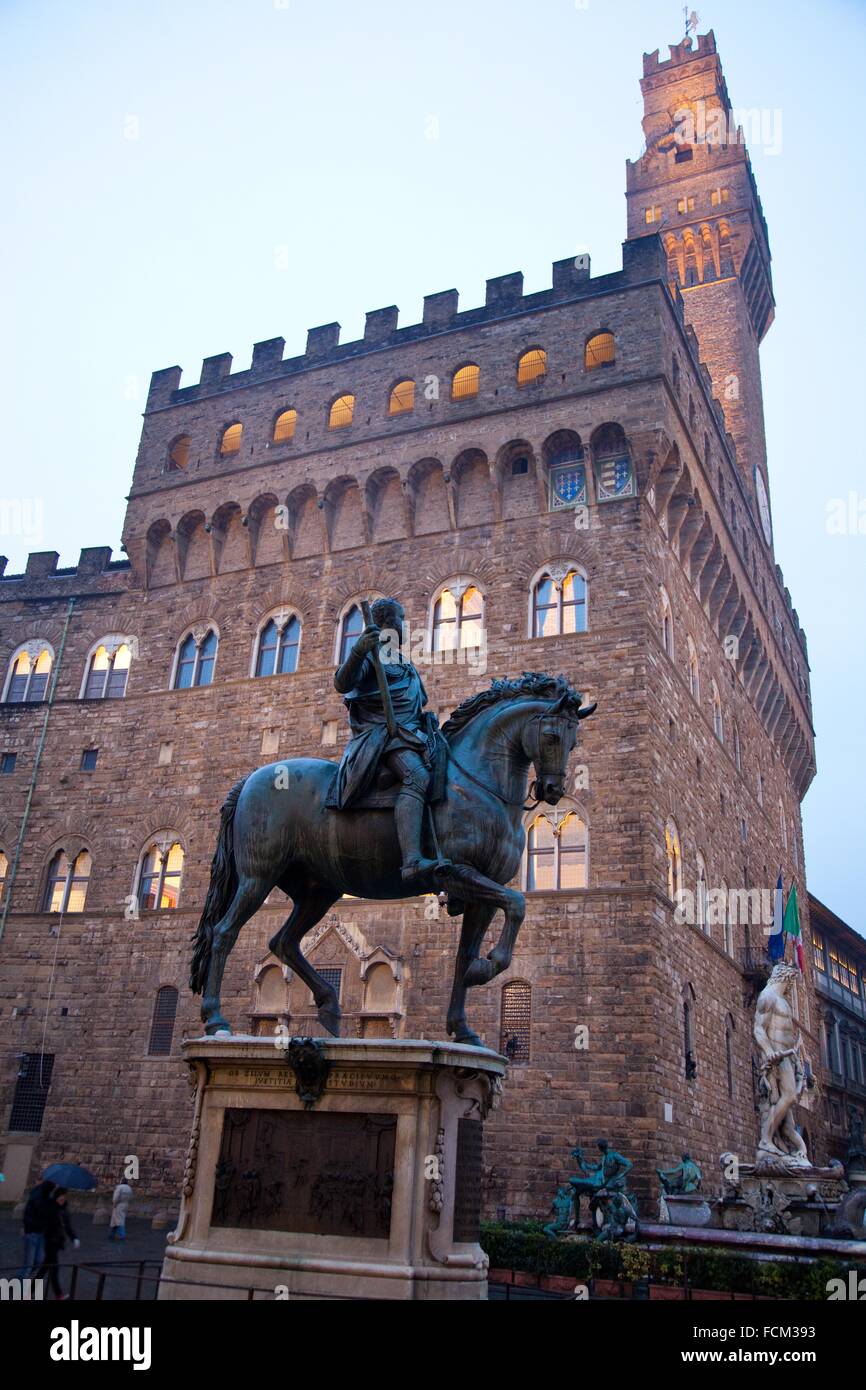 Cosimo De´ Medici Reiterstatue von Giambologna und Palazzo Vecchio, Piazza della Signoria, Florenz, Toskana, Italien, Europa Stockfoto