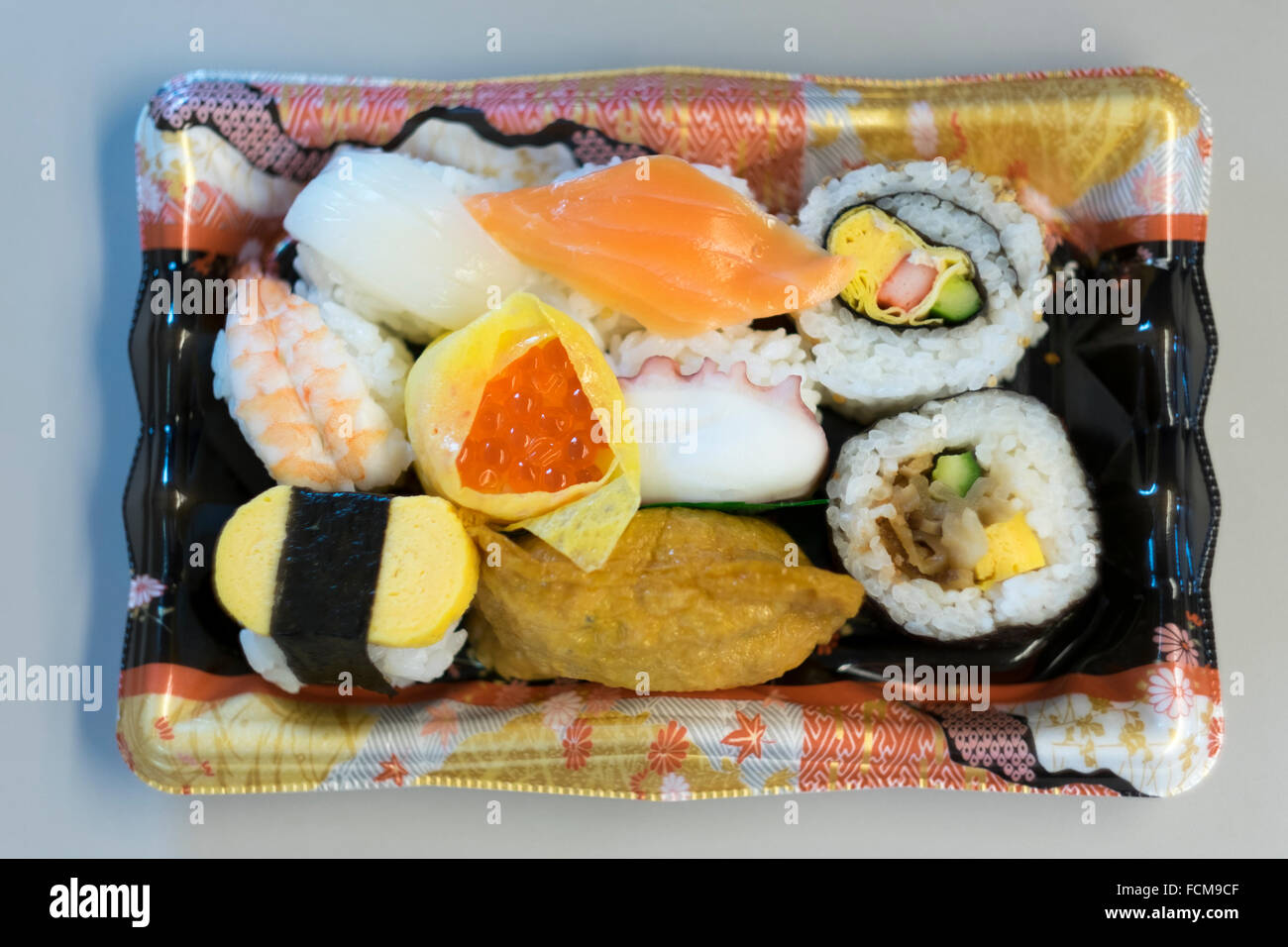 Kleine Imbiss Sushi Bento Box in Japan Stockfoto