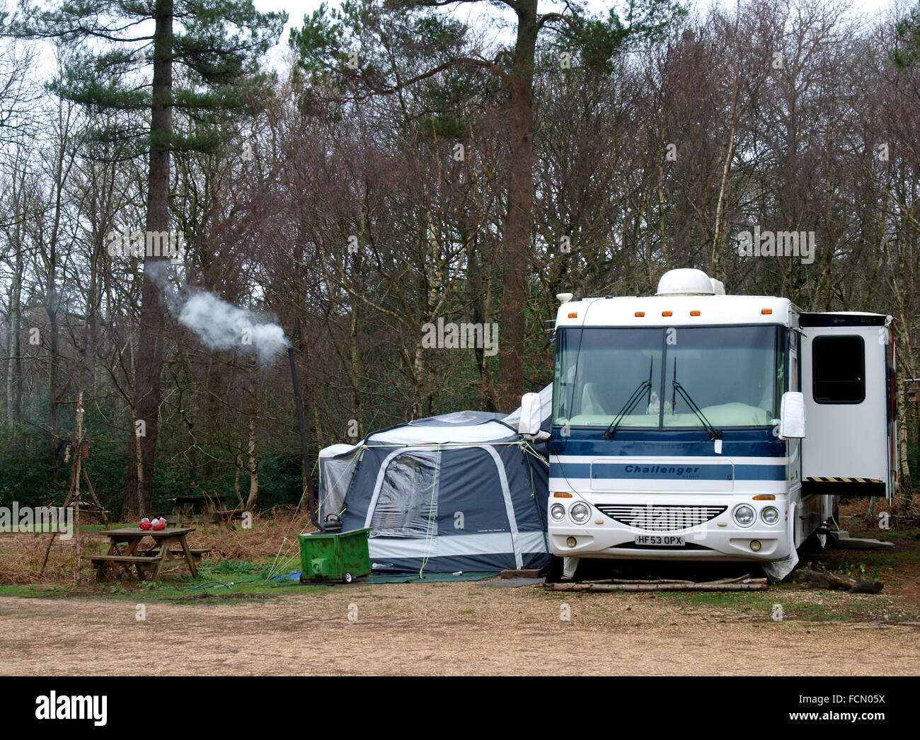 Camping im Wald, New Forest, Hampshire, UK Stockfoto