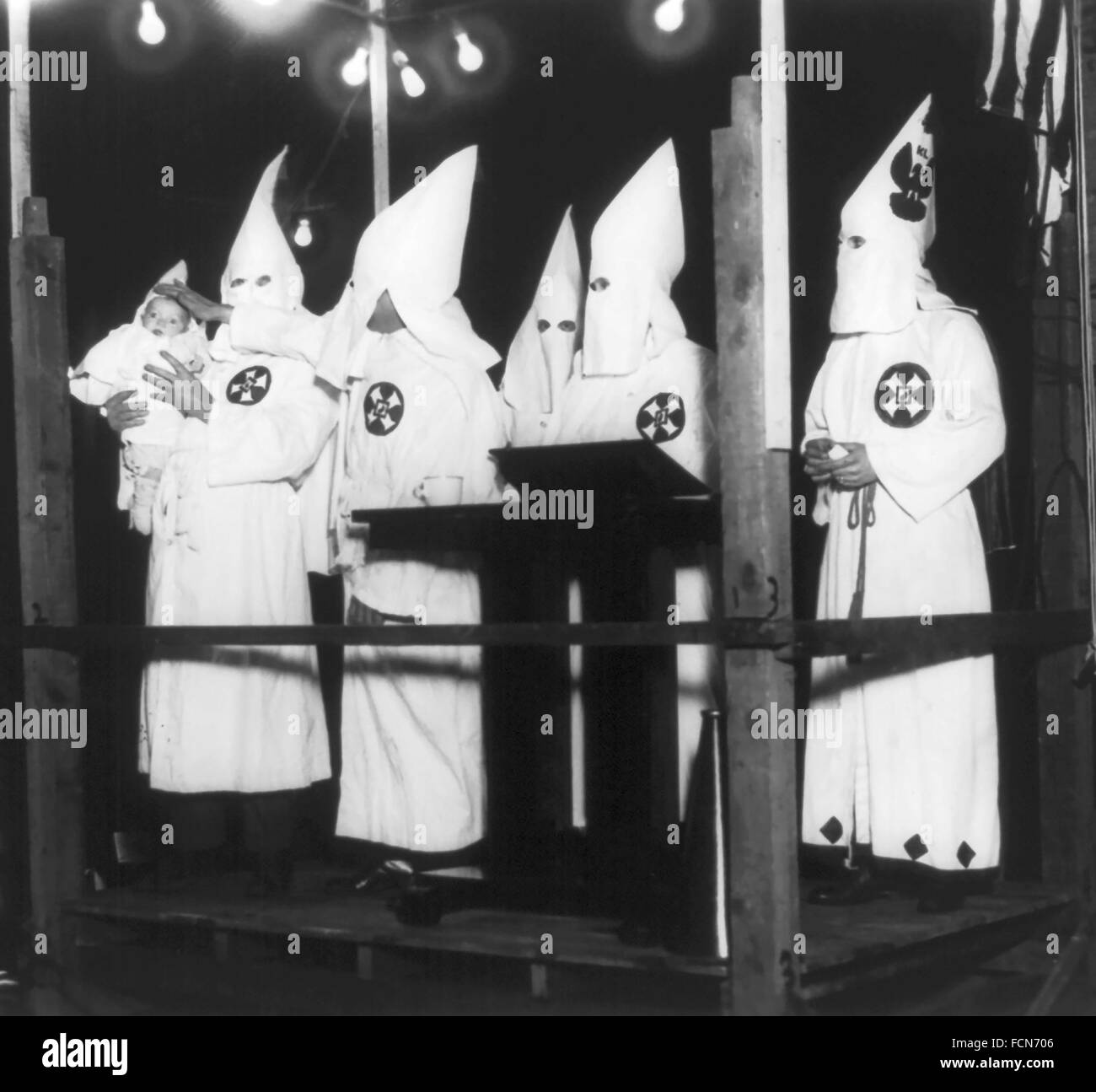 Ku Klux Klan Taufe eines 8 Wochen alten Baby c.1924 Stockfoto