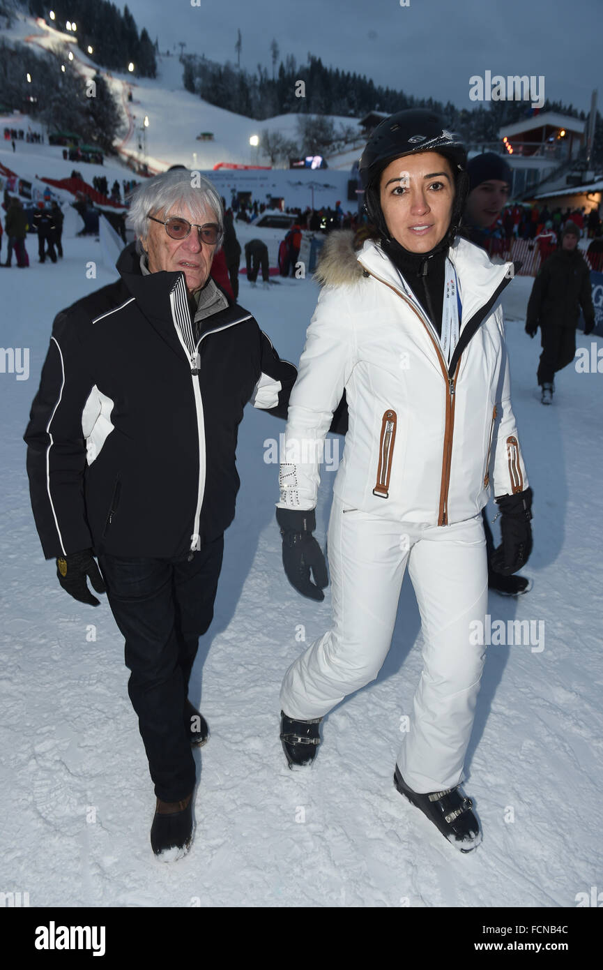 Kitzbühel, Österreich. 23. Januar 2013. Bernie Ecclestone und seine Tochter Tamara Ecclestone nach dem Hahnenkammrennen in Kitzbühel, Österreich, 23. Januar 2013 abgebildet. Foto: FELIX HOERHAGER/DPA/Alamy Live-Nachrichten Stockfoto