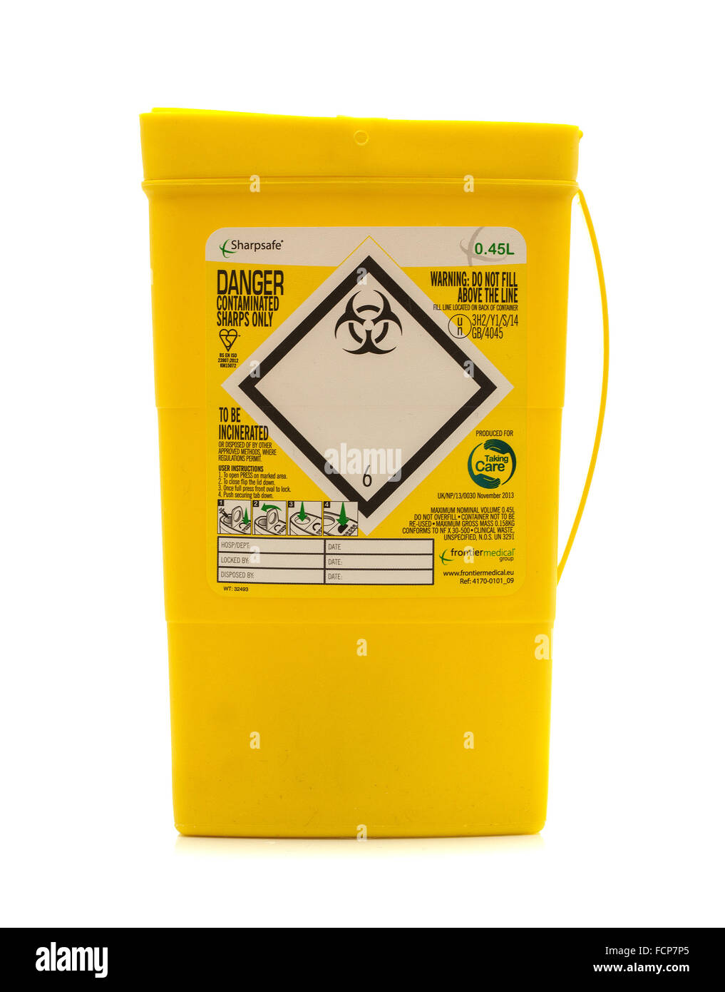 Gelbe Sharpsafe Biohazard medizinische kontaminierten Sharps klinische Abfallbehälter isoliert auf weiss Stockfoto