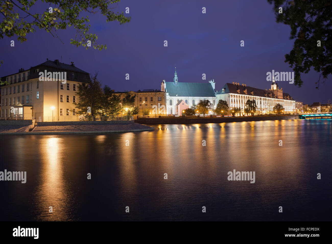 Breslau in Polen Stadt Skyline bei Nacht über Odra river Stockfoto