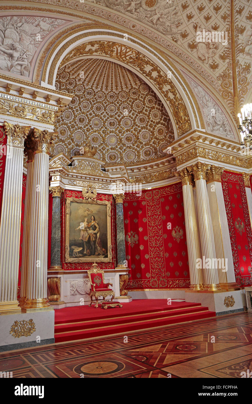Der kleine Saal des Thrones in der Eremitage, St. Petersburg, Russland. Stockfoto