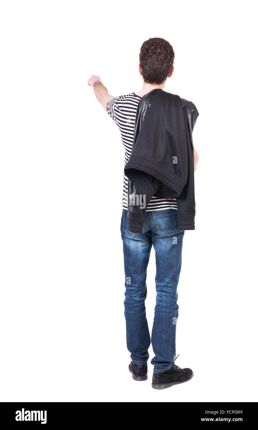 Rückansicht des zeigt Menschen in Winterjacke nachschlagen. Stehender junger Kerl in Parka. Hintere Ansicht Menschen Sammlung. Rückseite Blick auf Person. Isoliert auf weißem Hintergrund. Seine Rechte Schulter Kerl seine Jacke anziehen zeigt Finger der anderen Hand. Stockfoto