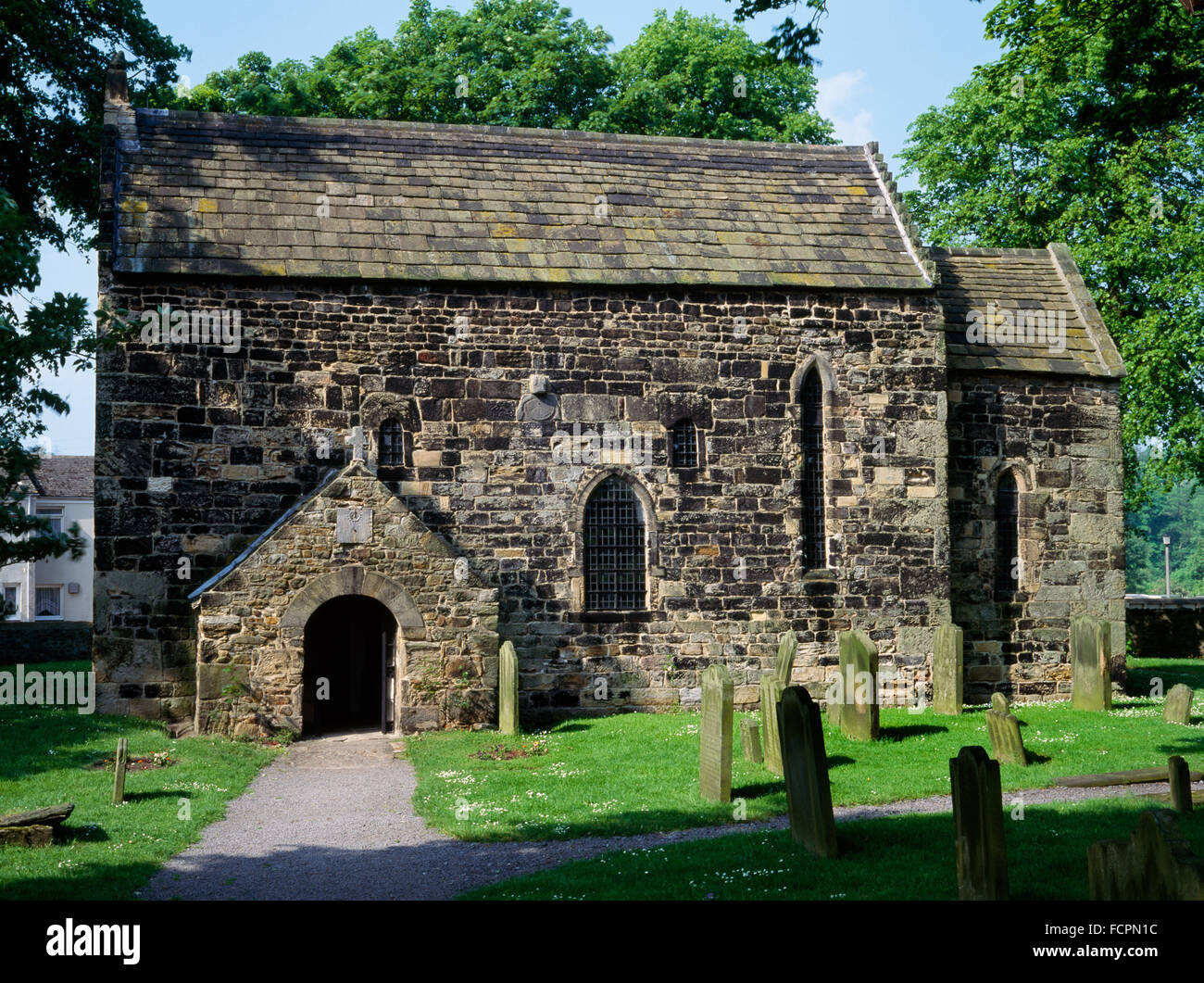 NNE betrachten C7th Kirchenschiff & Chor der sächsischen Escomb (Anglian) Kirche, County Durham, aus wiederverwendeten Steinen aus Binchester Roman Fort gebaut. Stockfoto