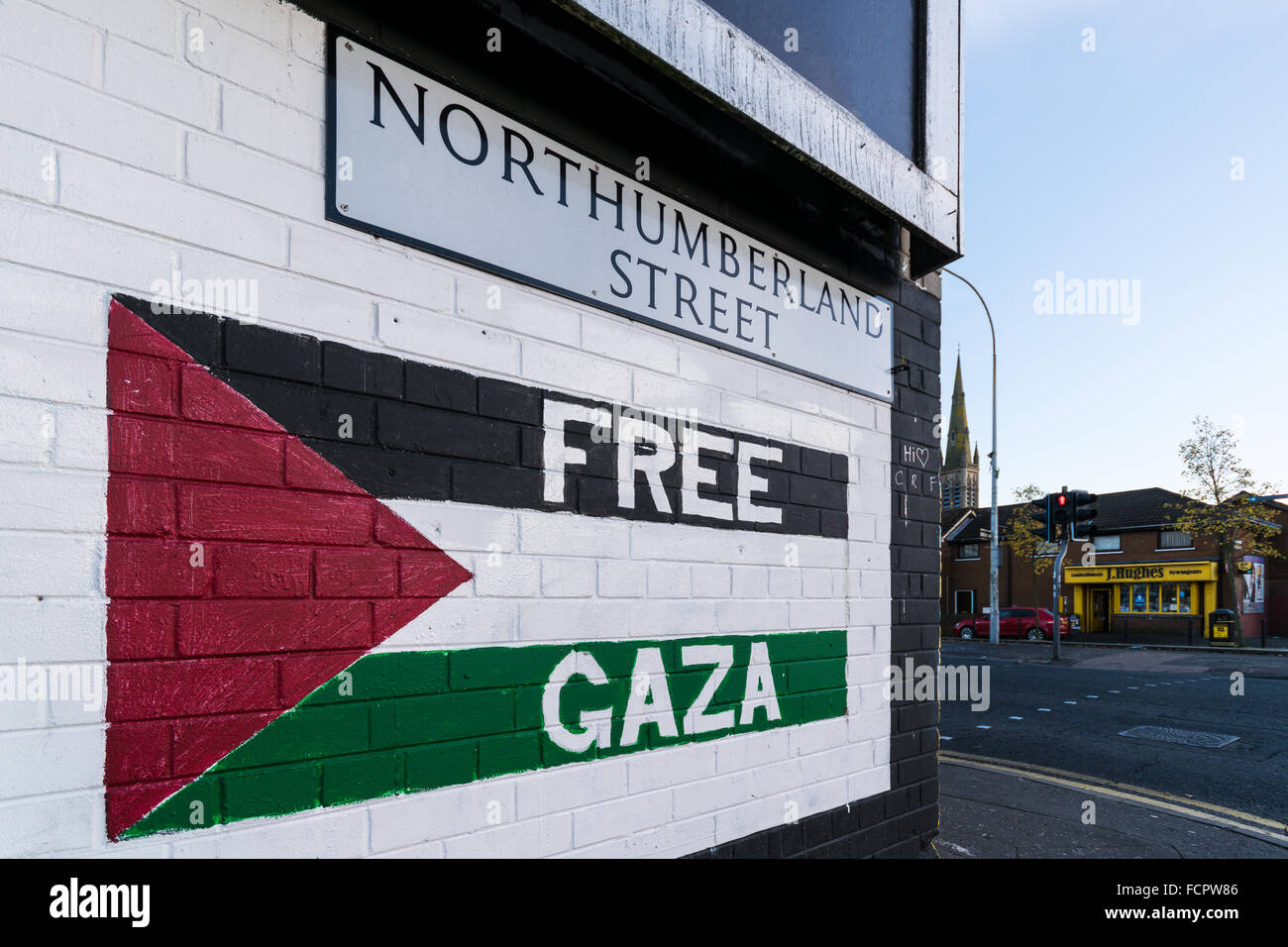 Free Gaza Wandbild gemalt an Ecke Northumberland Street in West Belfast. Stockfoto