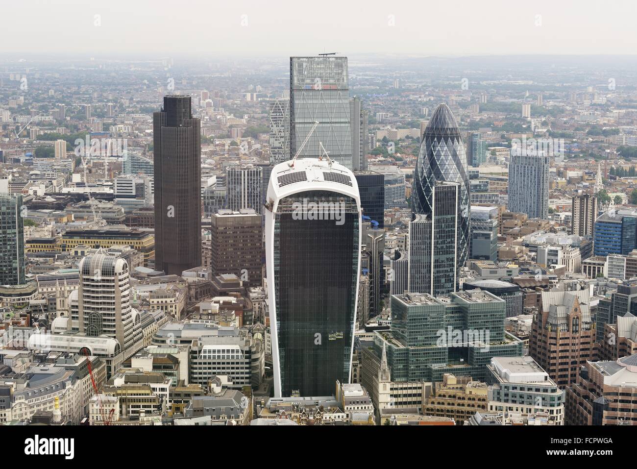Blick auf die City of London von der Shard mit Walkie-Talkie, Nat Westturm, der Cheesegrater und die Gurke Stockfoto