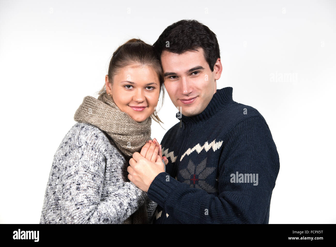 Porträts von jungen Paar in Liebe, Mann und Frau, tragen Winterkleidung Stockfoto