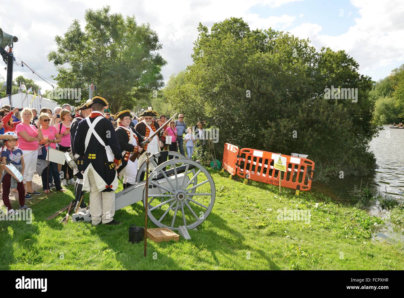 Great River Race Ziellinie am Schinken Riverside, Surrey, UK Stockfoto